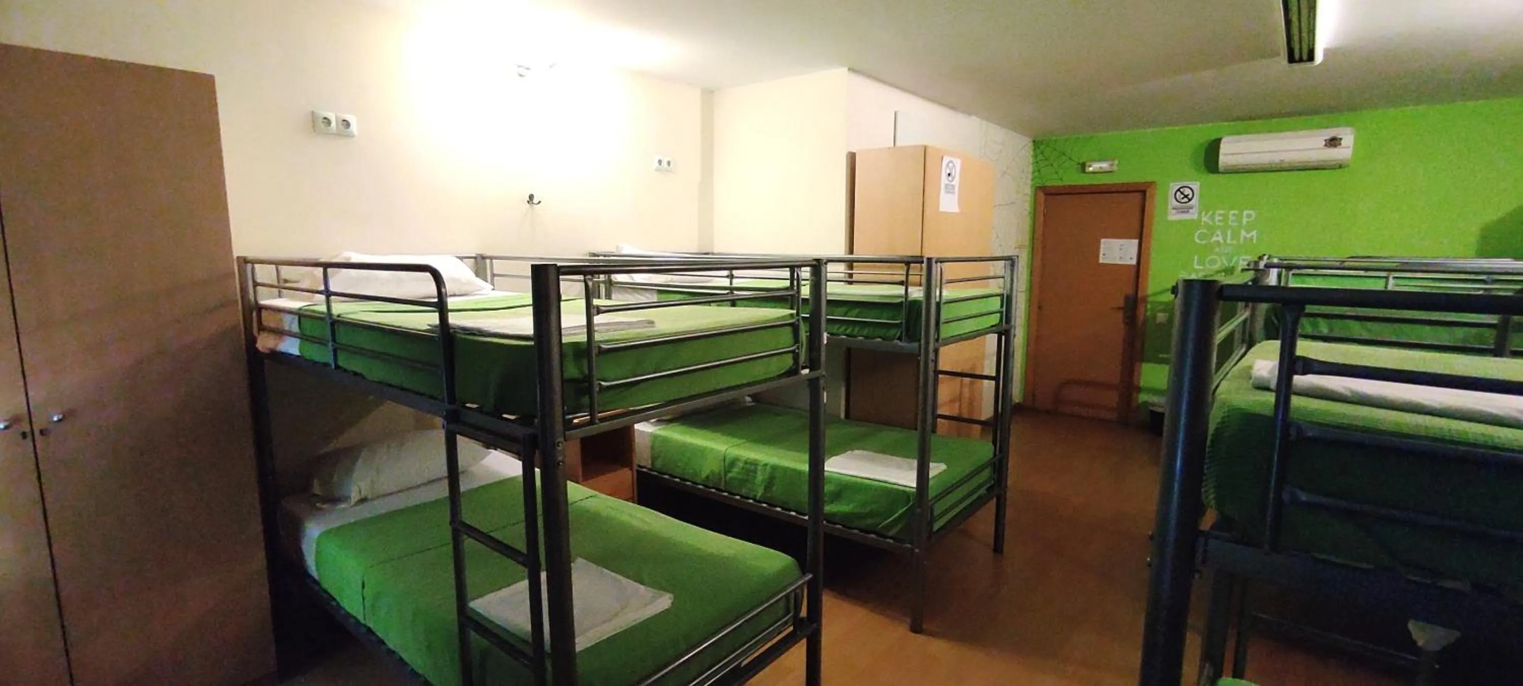 bunk bed, Bed in Guest House Barcelona Bruc