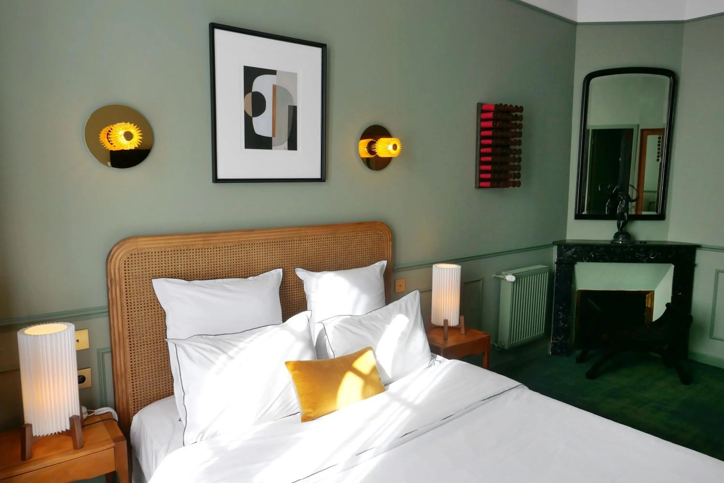 Bed in Hôtel Bristol Pau