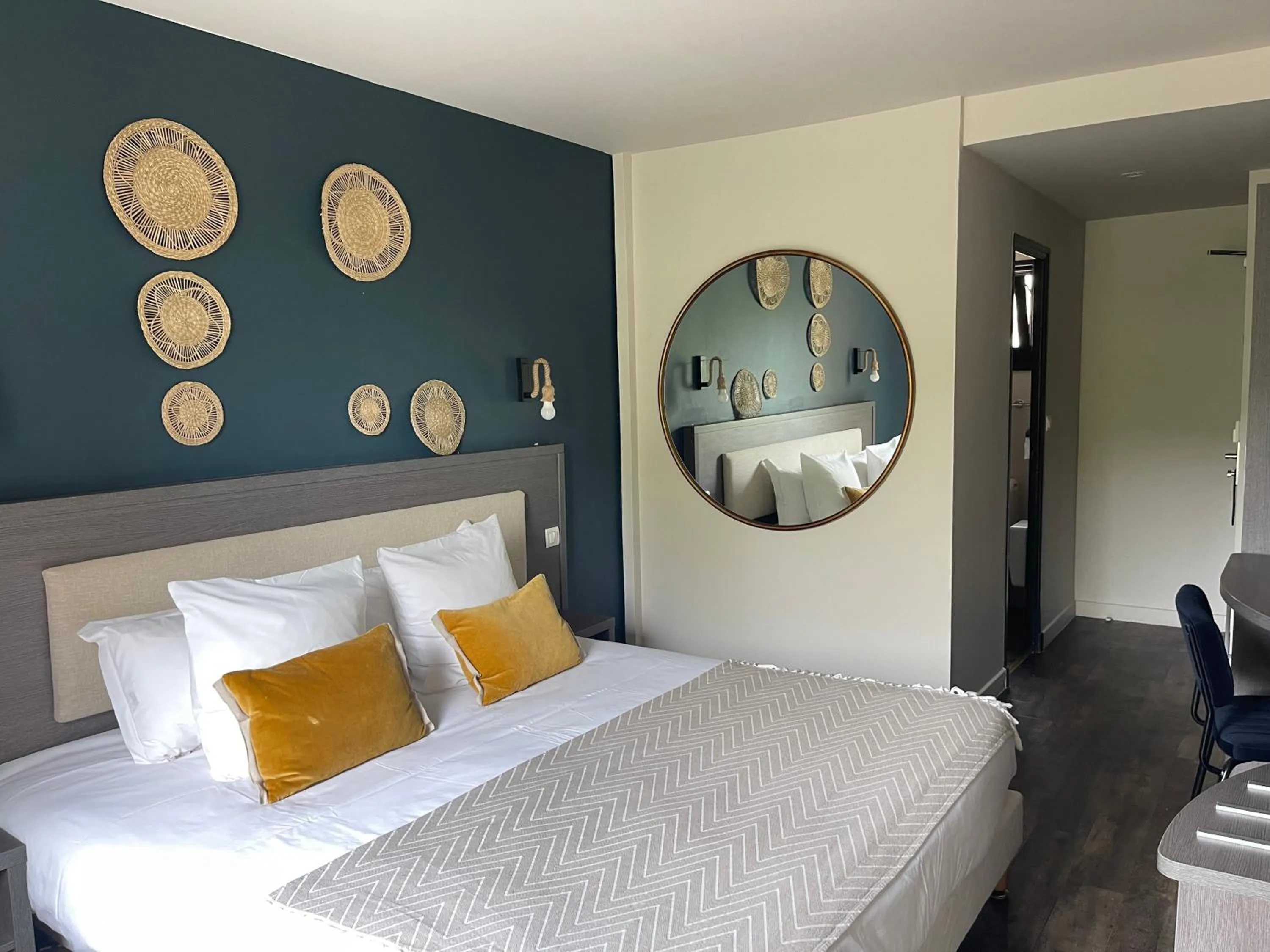 Photo of the whole room, Bed in Le Victoria Boutique Hôtel