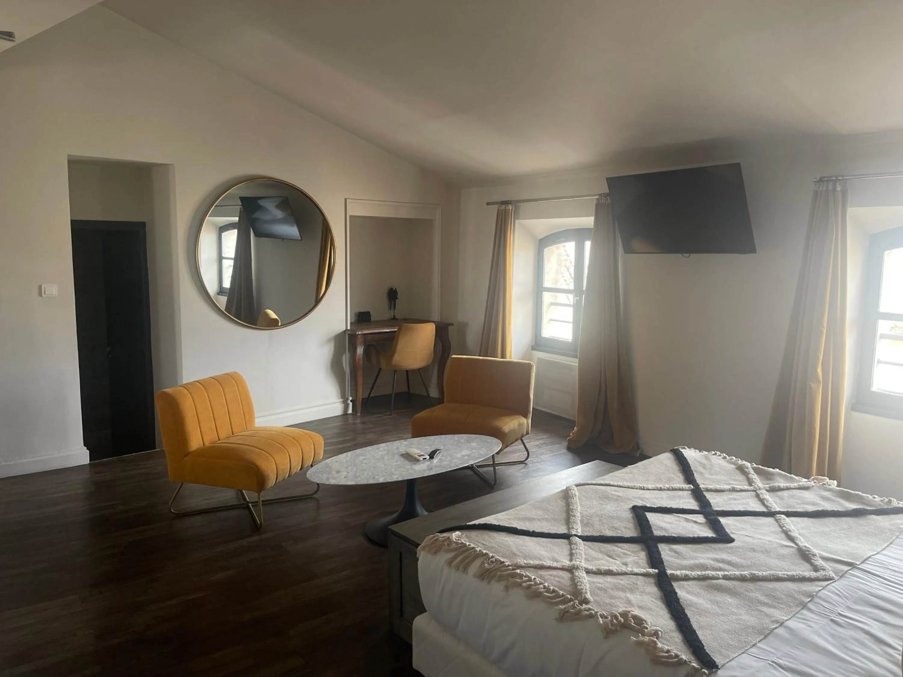 Photo of the whole room, Bed in Le Victoria Boutique Hôtel