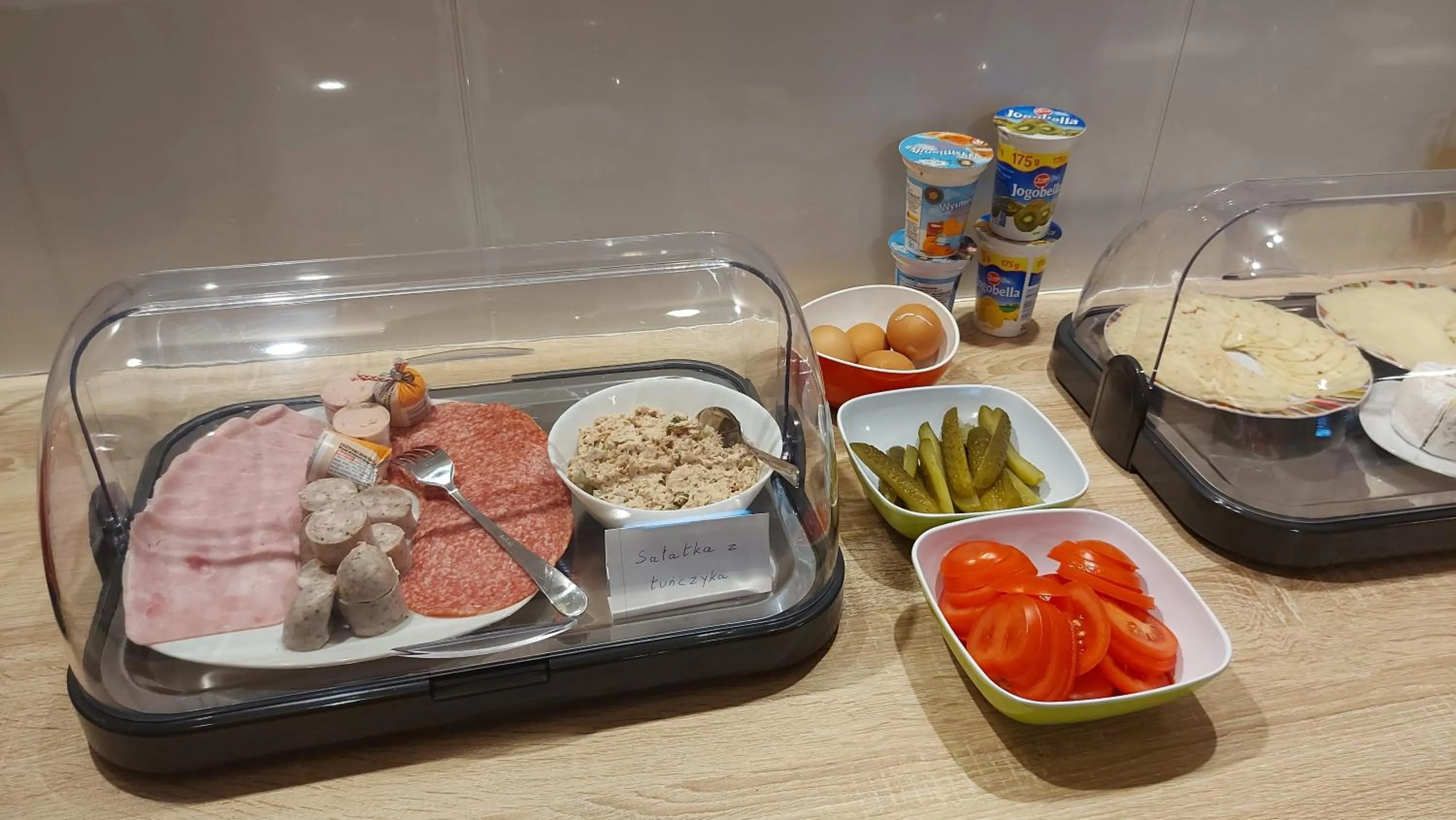 Buffet breakfast in B&B Emarik