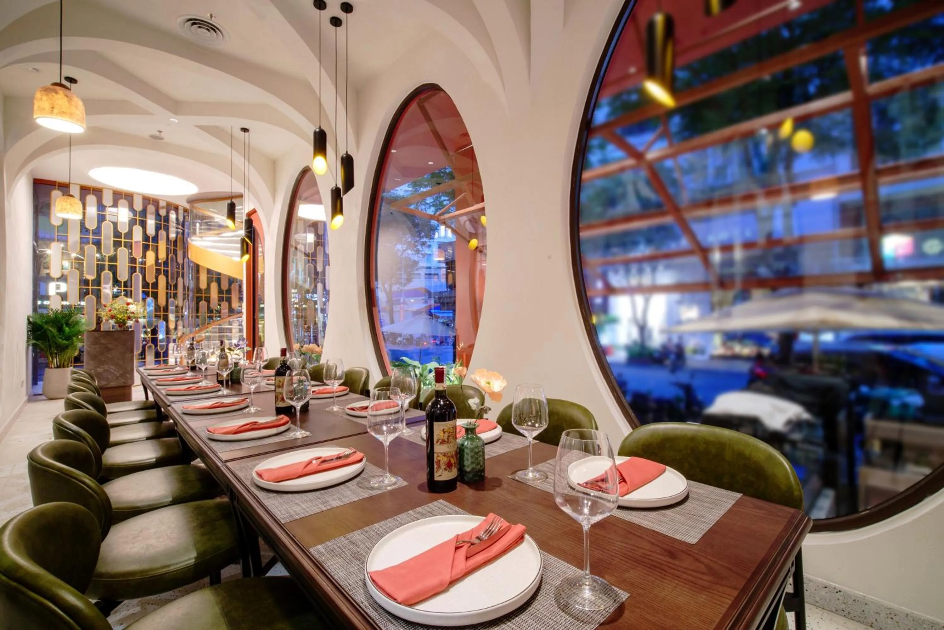 Restaurant/places to eat in Me Saigon Boutique Hotel