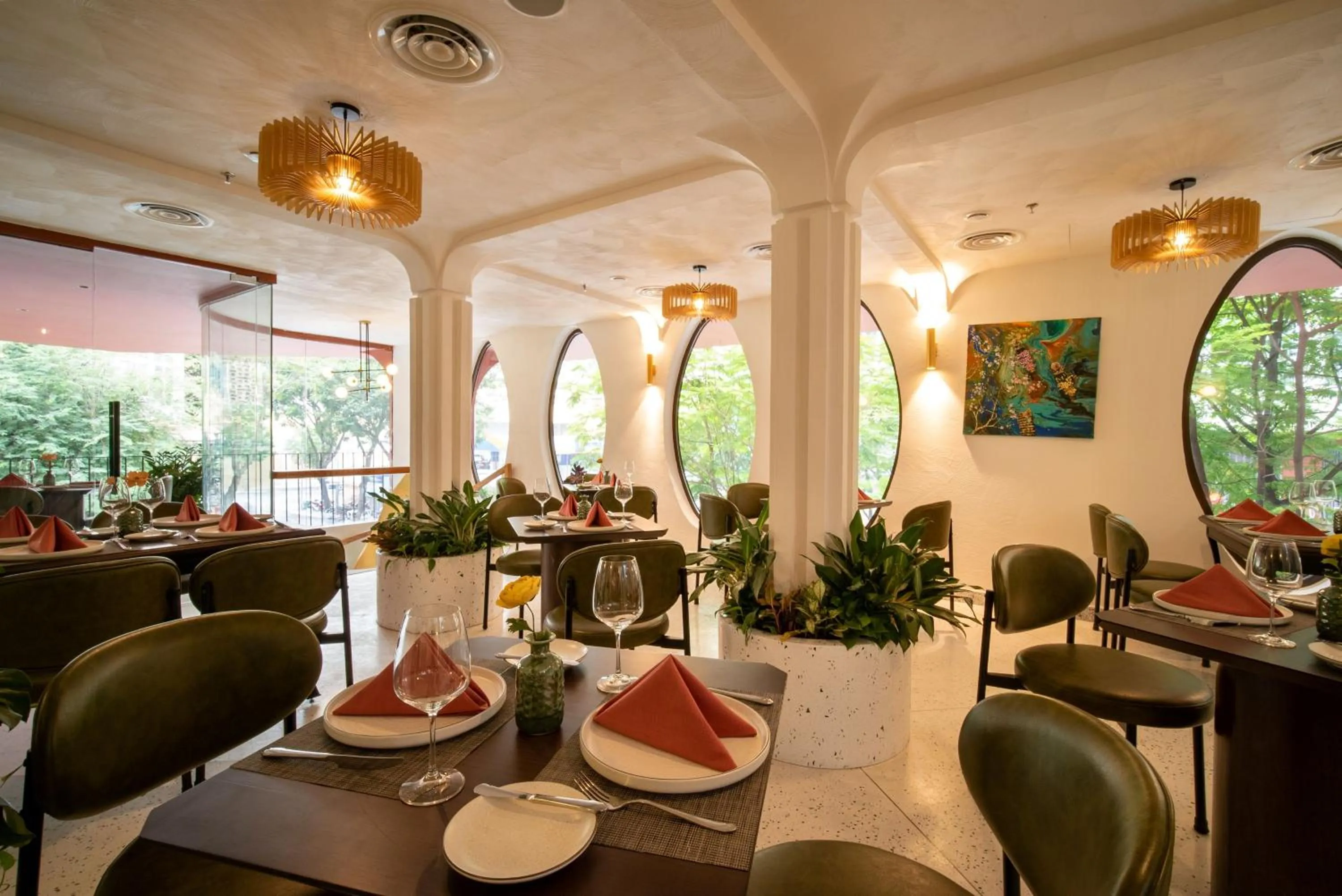 Restaurant/places to eat in Me Saigon Boutique Hotel