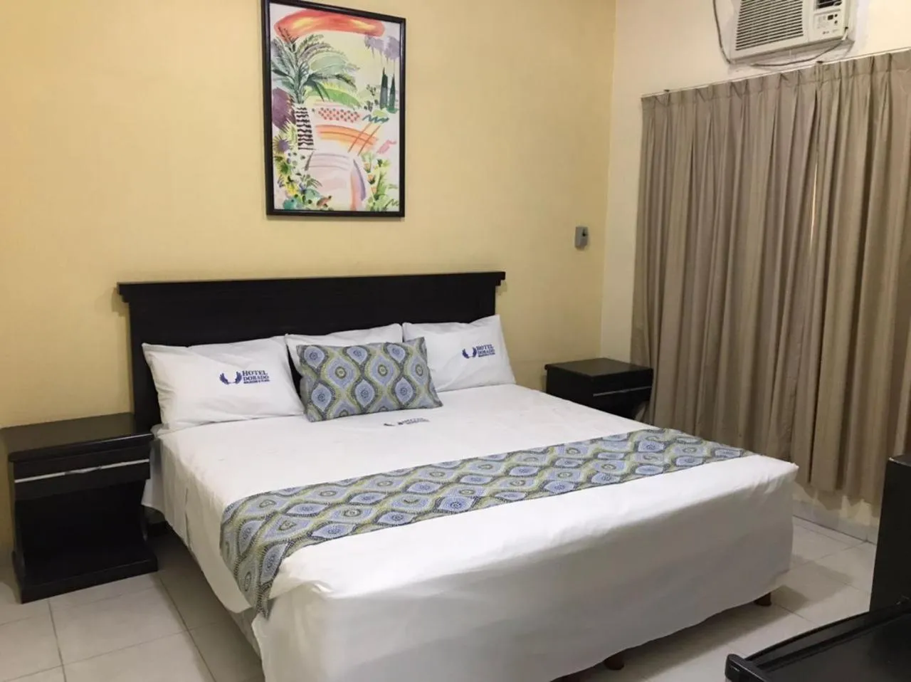 Bedroom, Bed in Hotel Dorado a una calle de Playa Regatas y el Malecon