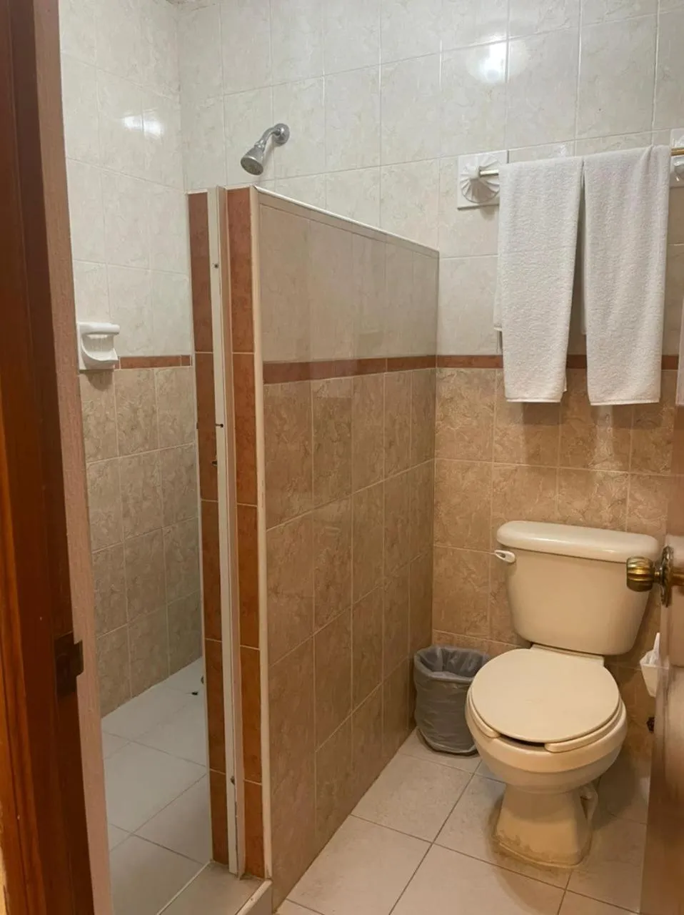 Bathroom in Hotel Dorado a una calle de Playa Regatas y el Malecon