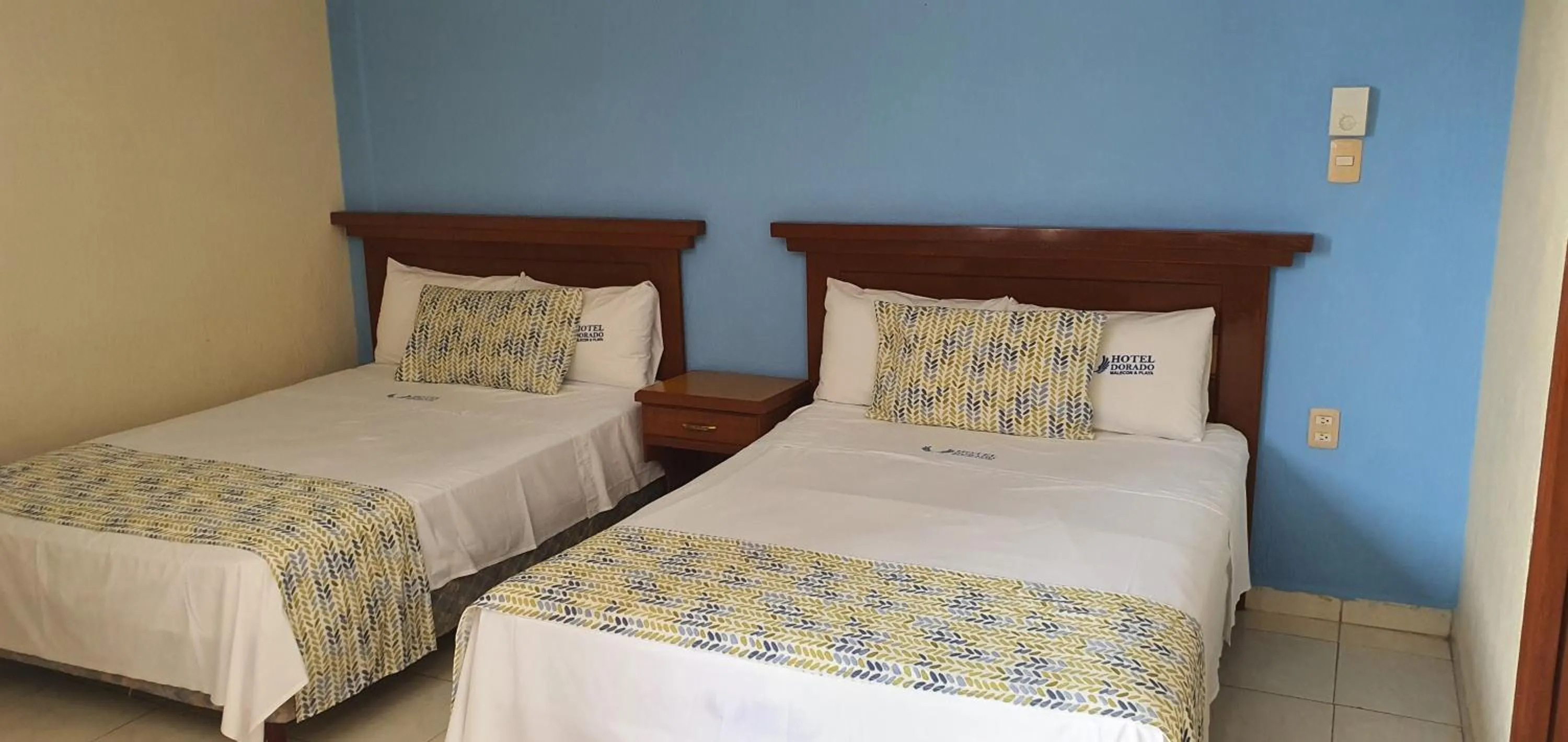 Photo of the whole room, Bed in Hotel Dorado a una calle de Playa Regatas y el Malecon