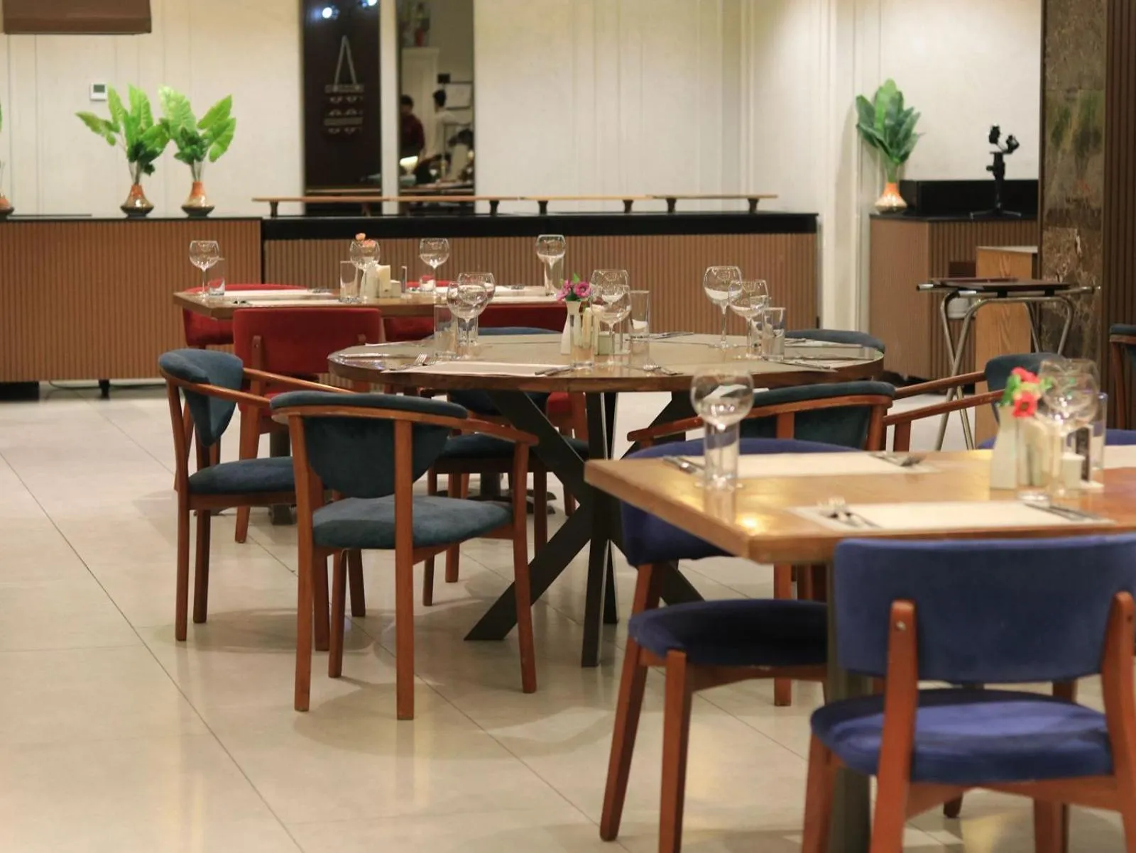 Restaurant/places to eat in Grand Midway Hotel