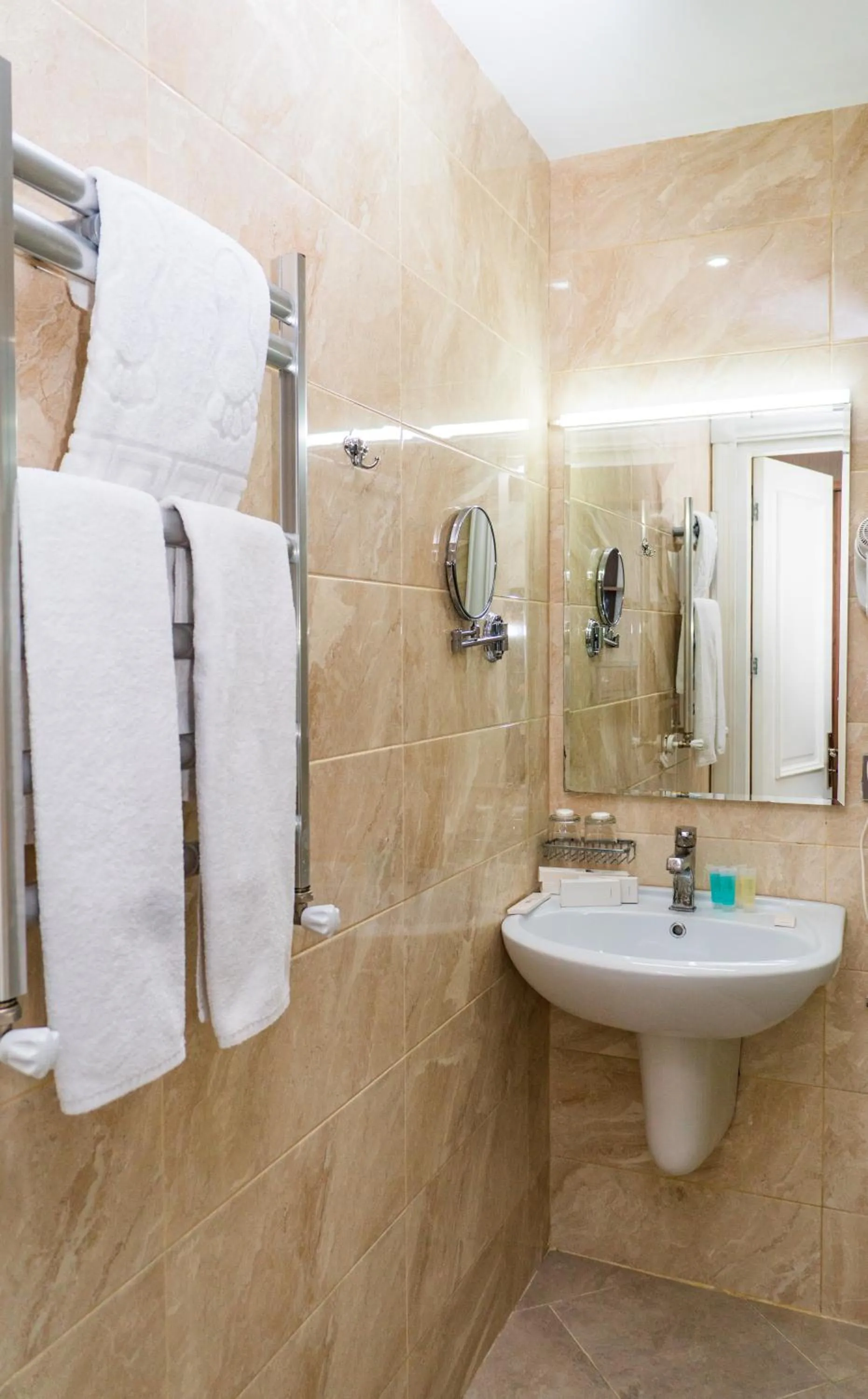 Garden in Grand Midway Hotel