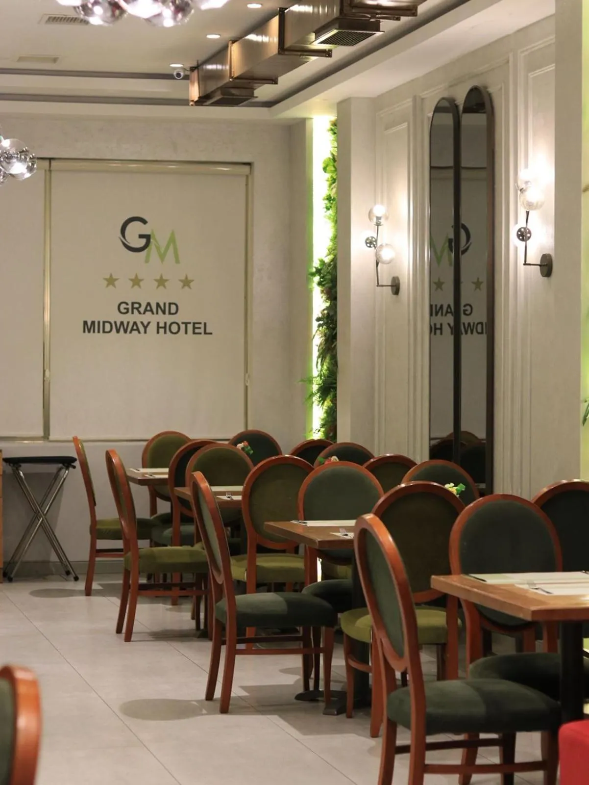 Restaurant/places to eat in Grand Midway Hotel