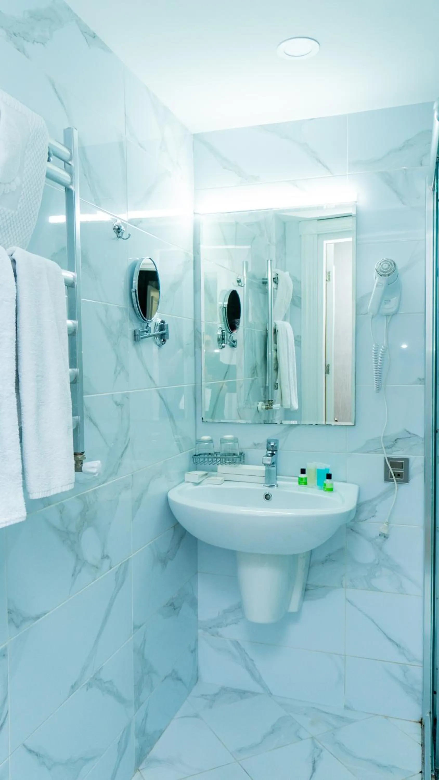 Bathroom in Grand Midway Hotel