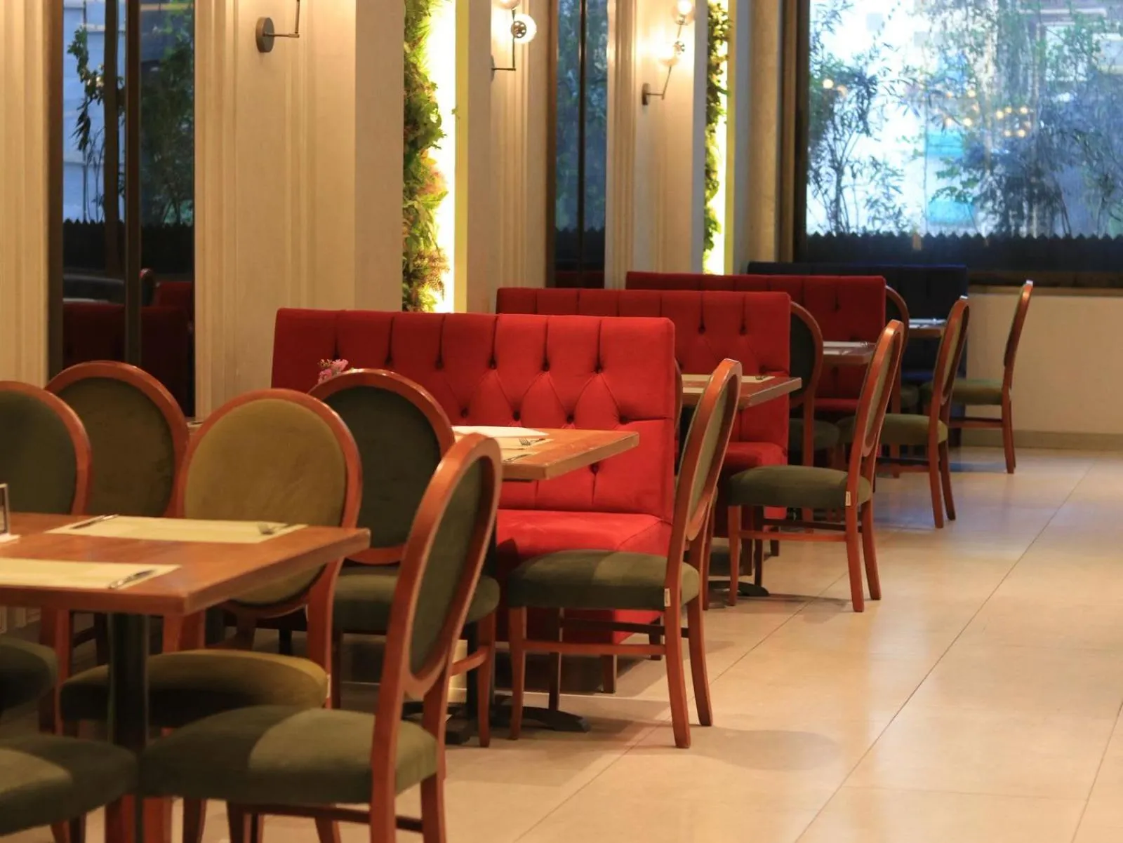 Restaurant/places to eat in Grand Midway Hotel