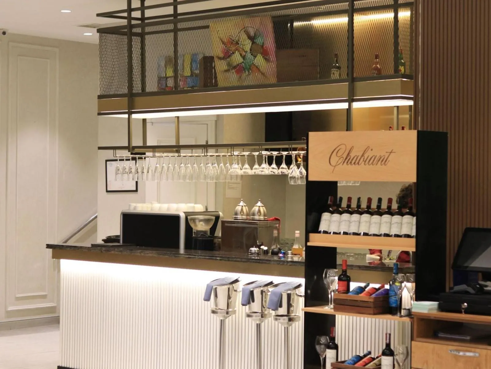 Restaurant/places to eat in Grand Midway Hotel