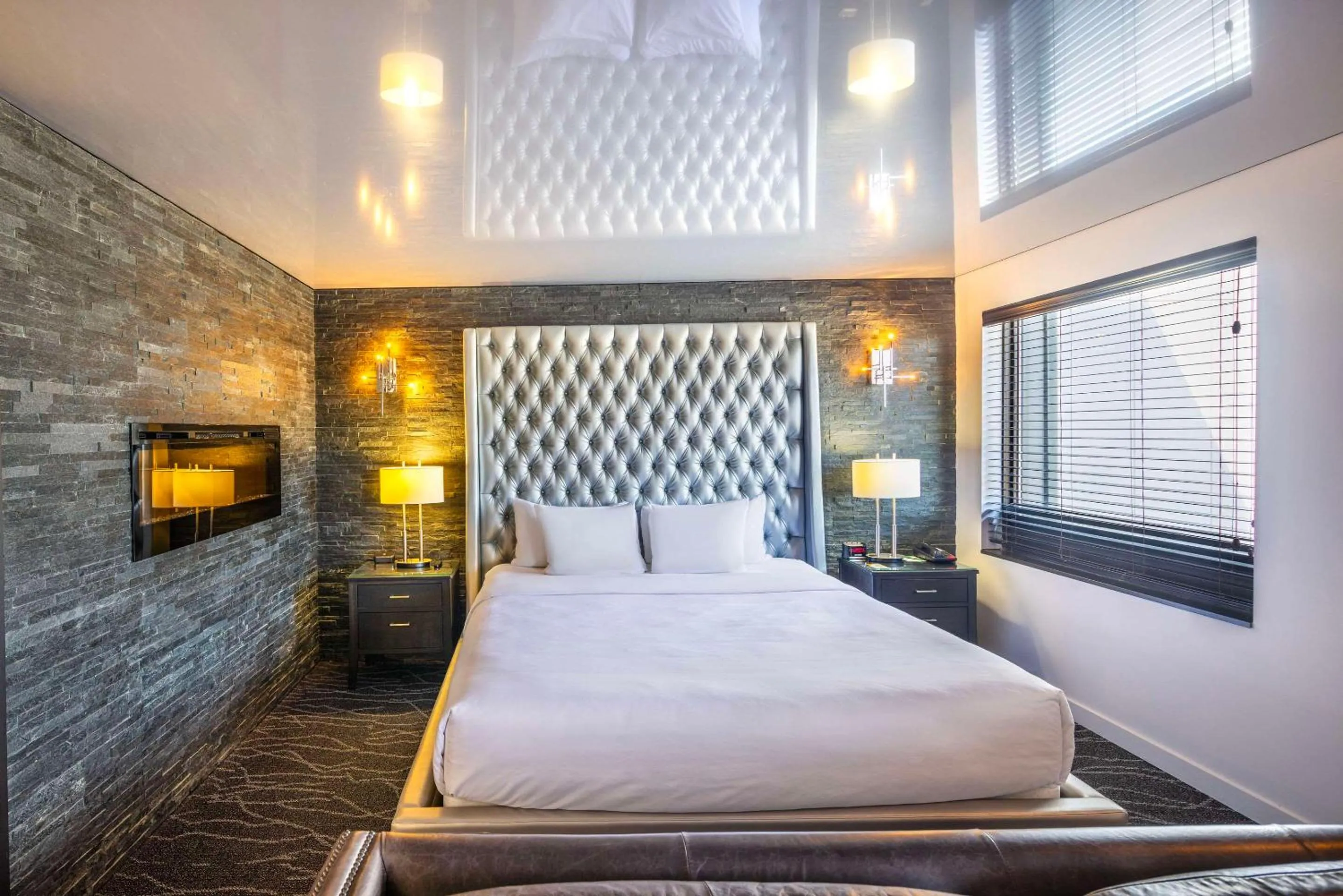 Bedroom, Bed in Quality Inn Rouyn-Noranda