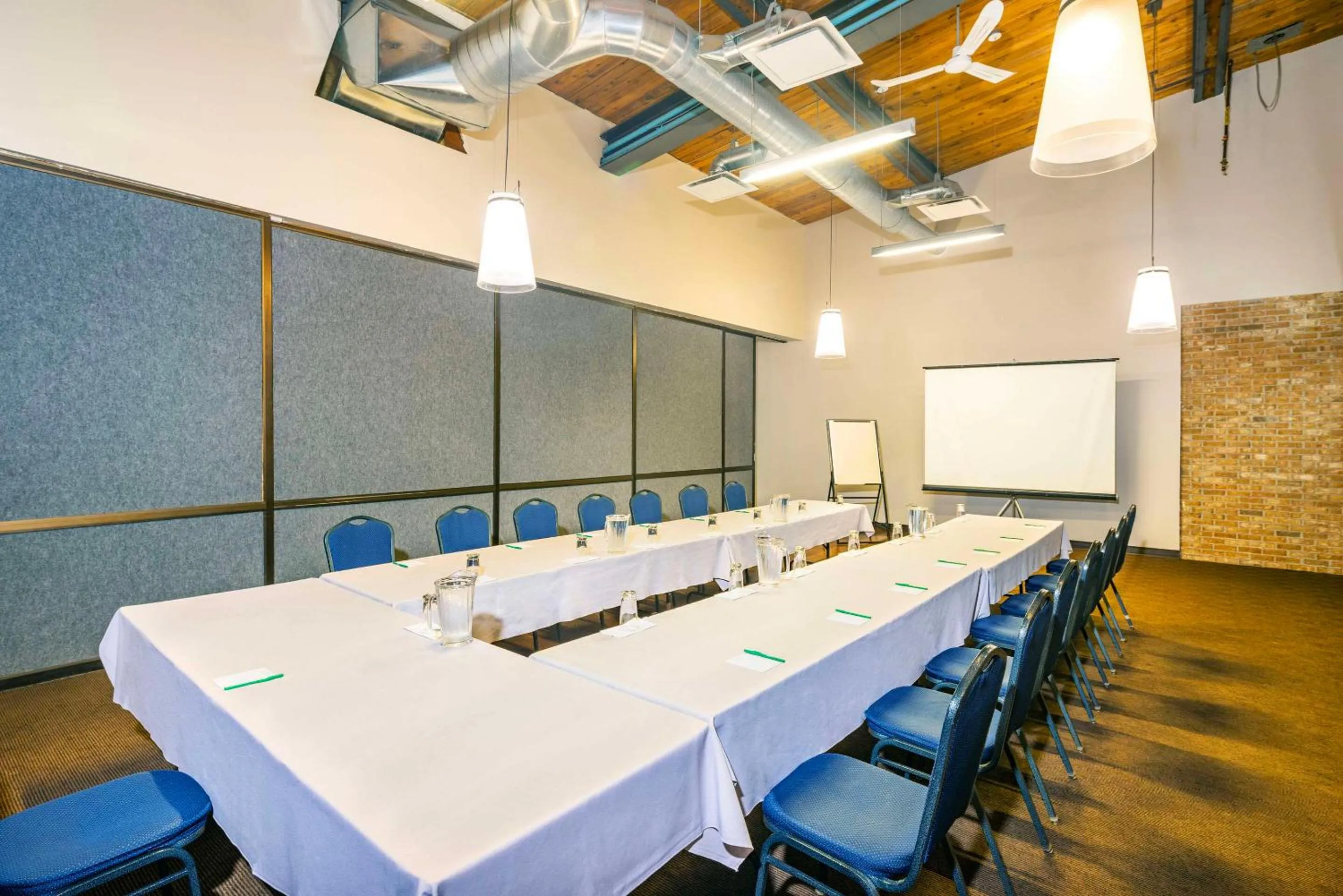 Meeting/conference room in Quality Inn Rouyn-Noranda