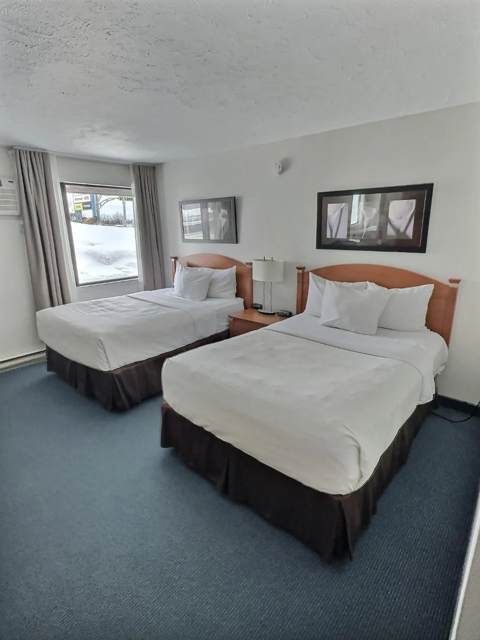 Bed in Quality Inn Rouyn-Noranda
