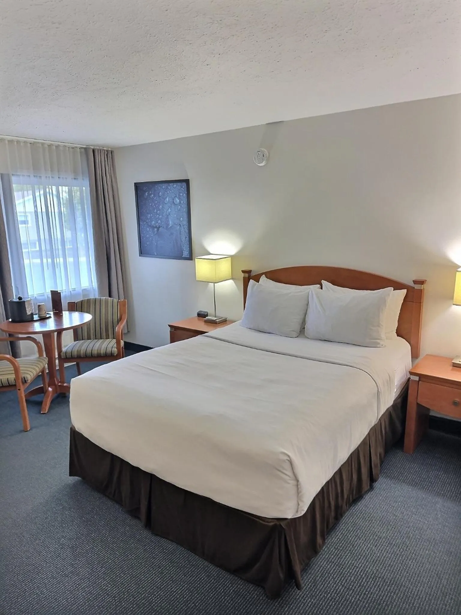 Bed in Quality Inn Rouyn-Noranda