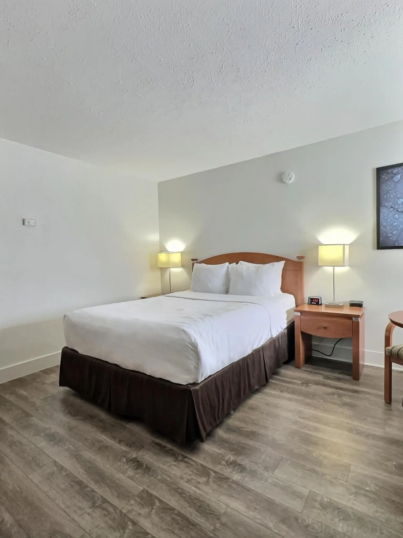 Bed in Quality Inn Rouyn-Noranda