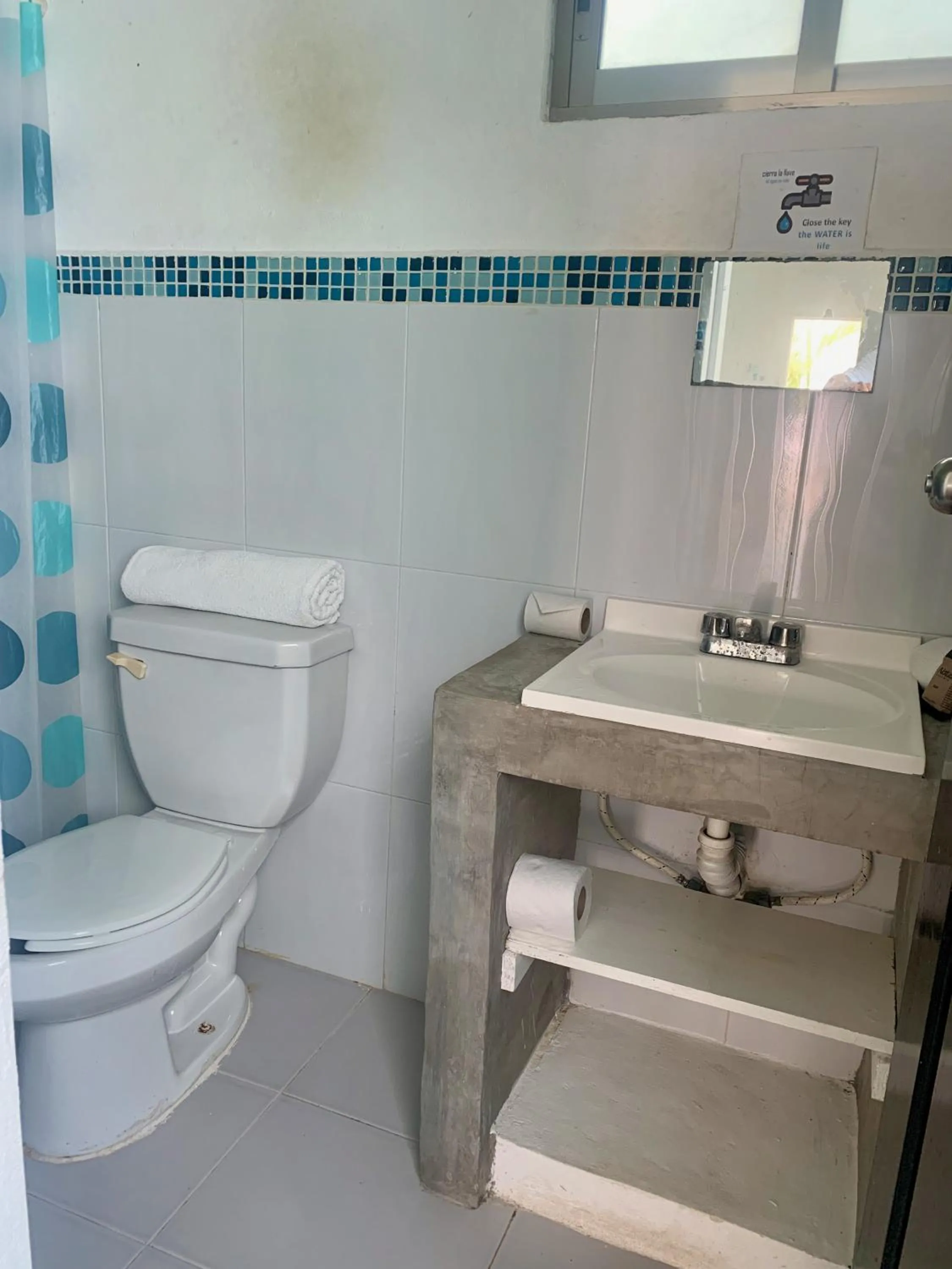 Bathroom in Casa Borush by Ecoplaneta