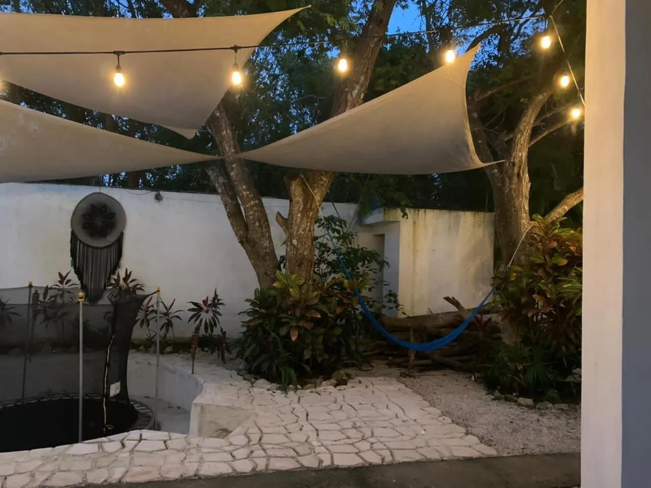 Patio in Casa Borush by Ecoplaneta