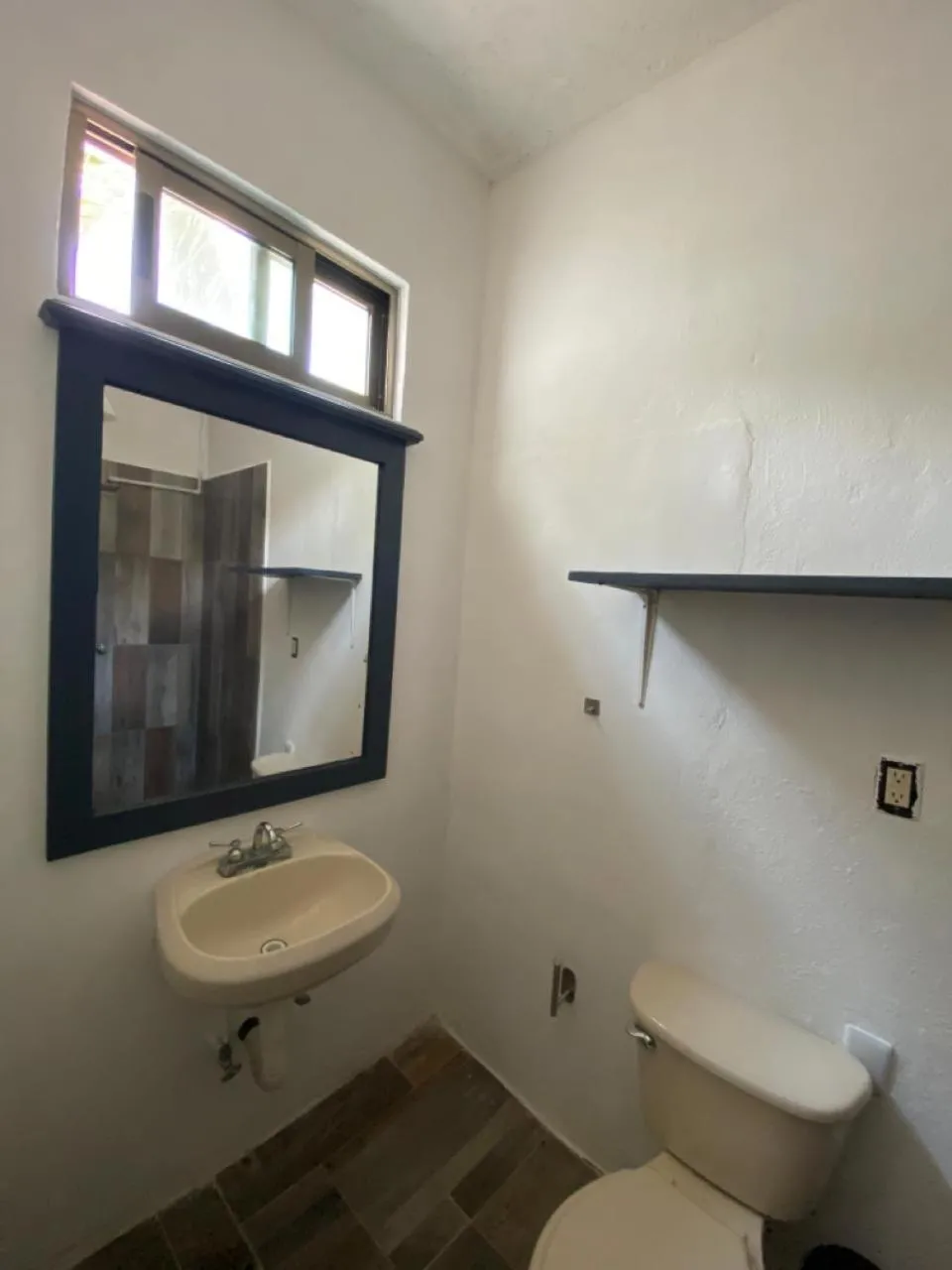 Bathroom in Casa Borush by Ecoplaneta