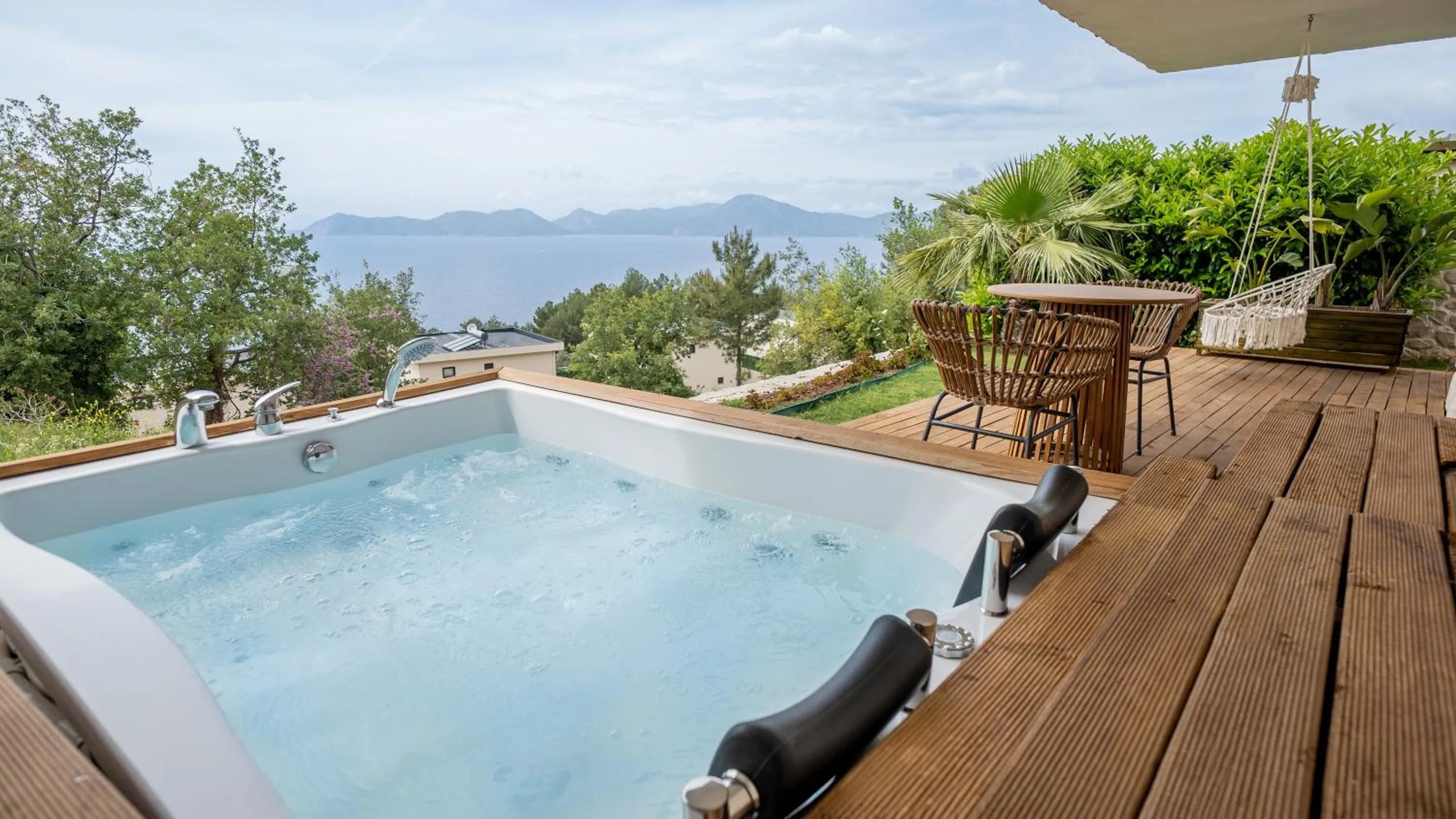 Hot Tub in Vista Del Amor Faralya