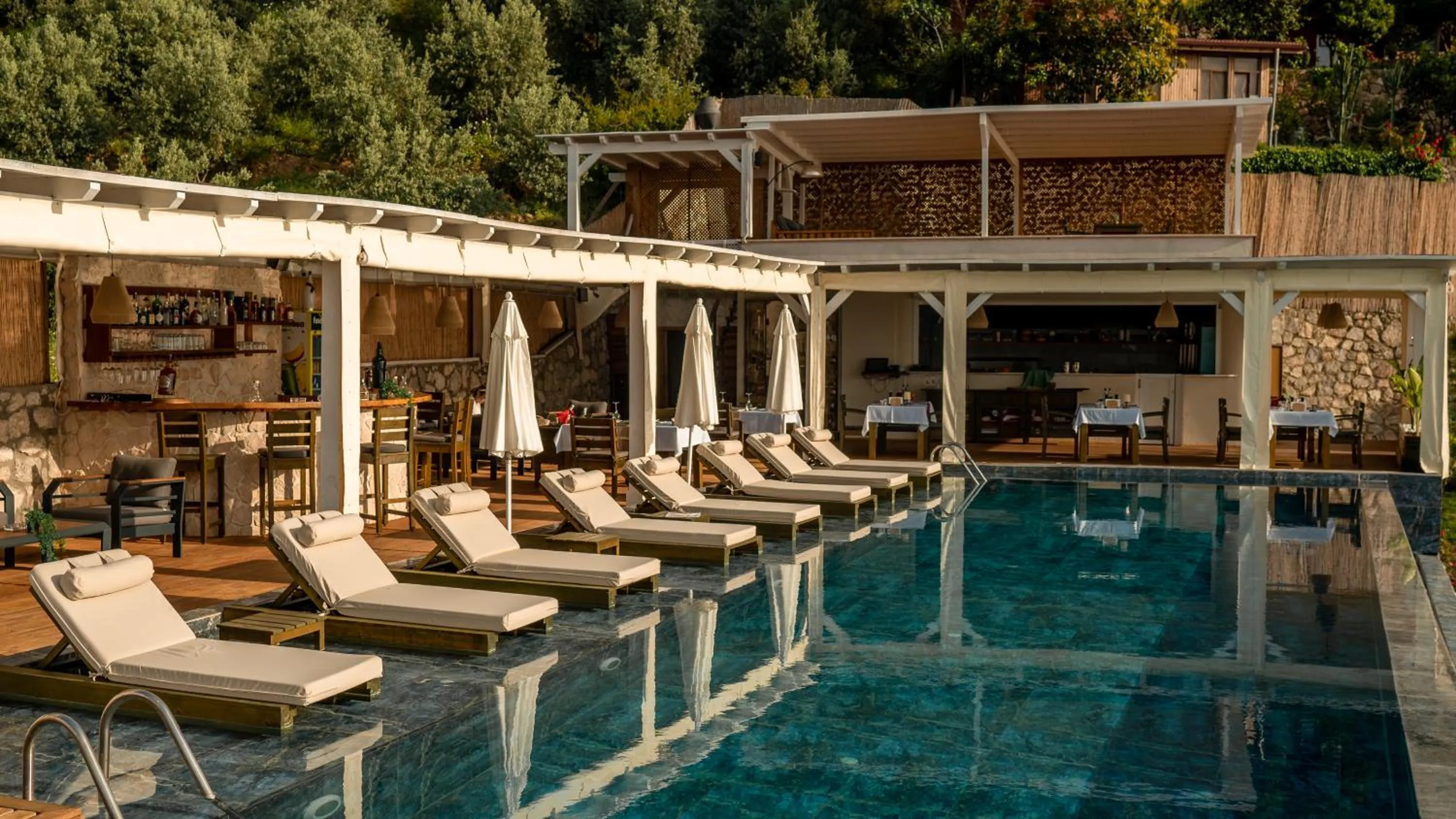 Swimming pool in Vista Del Amor Faralya