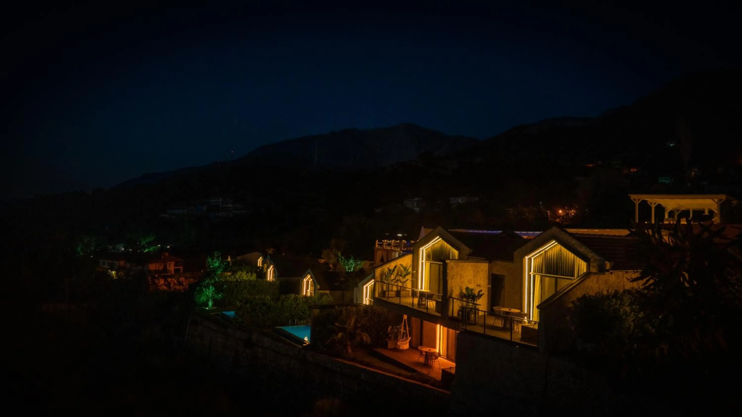 Night in Vista Del Amor Faralya