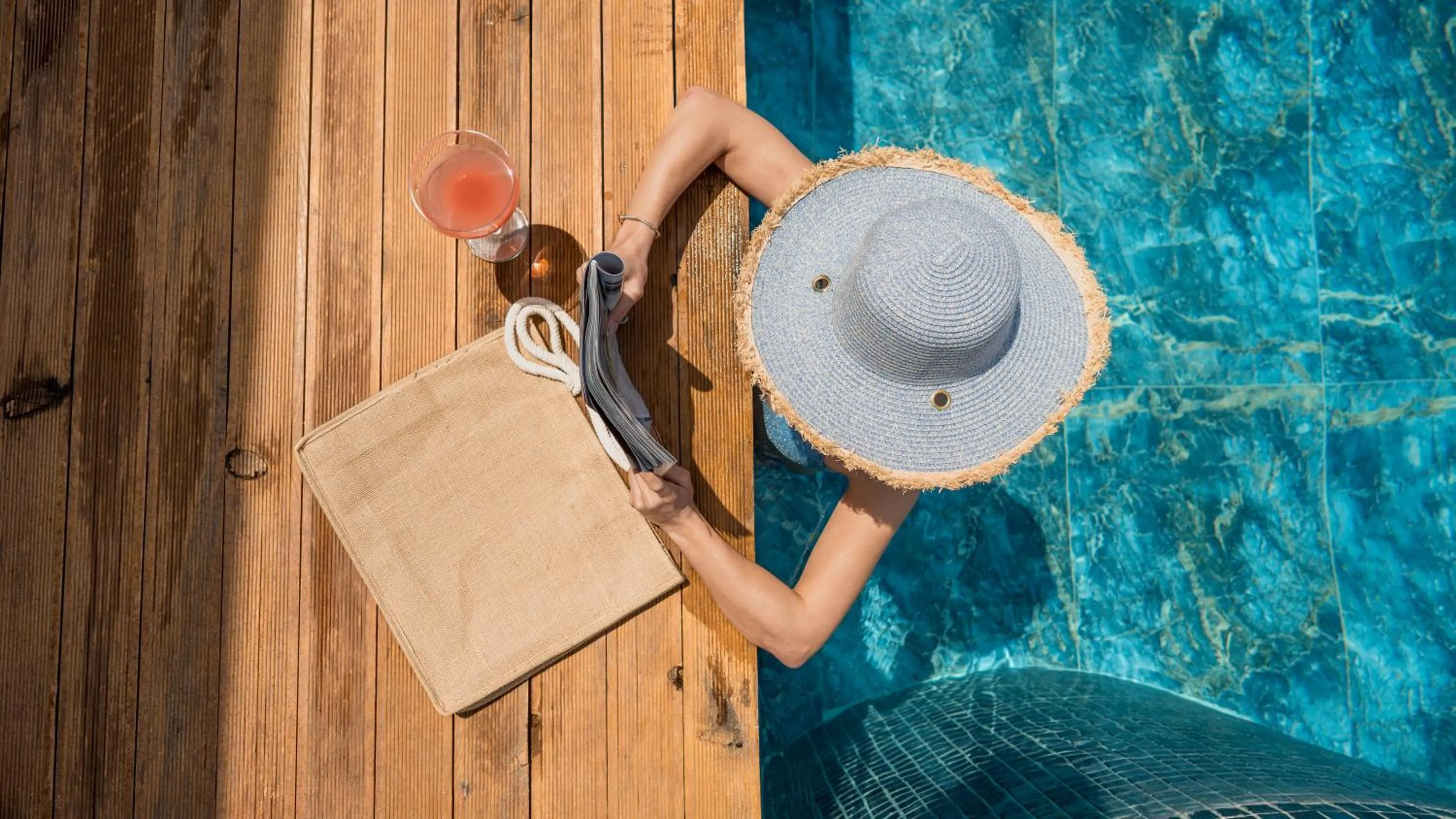 Food and drinks in Vista Del Amor Faralya