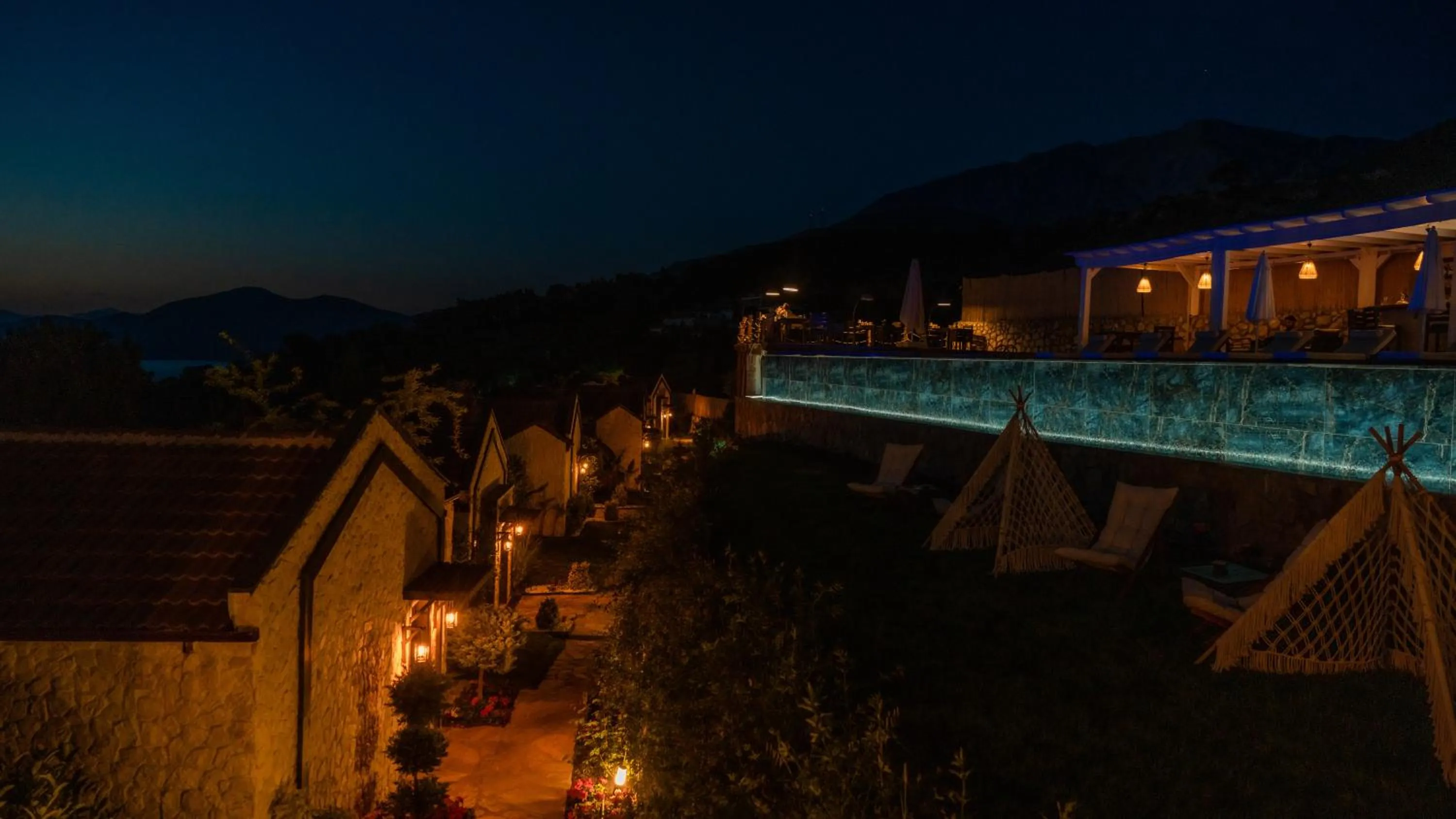 Night in Vista Del Amor Faralya