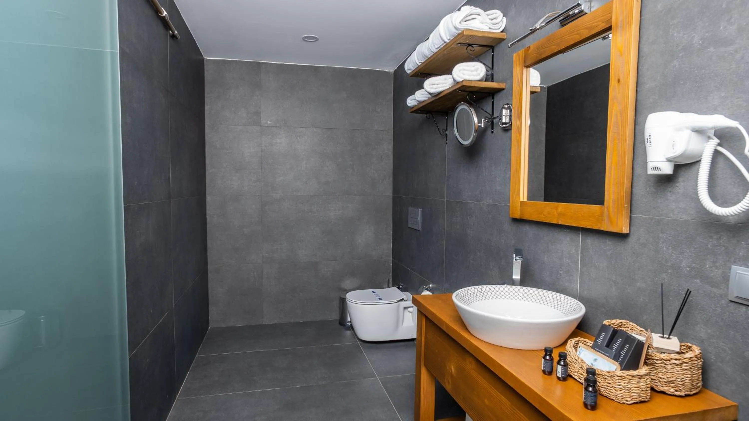 Shower in Vista Del Amor Faralya