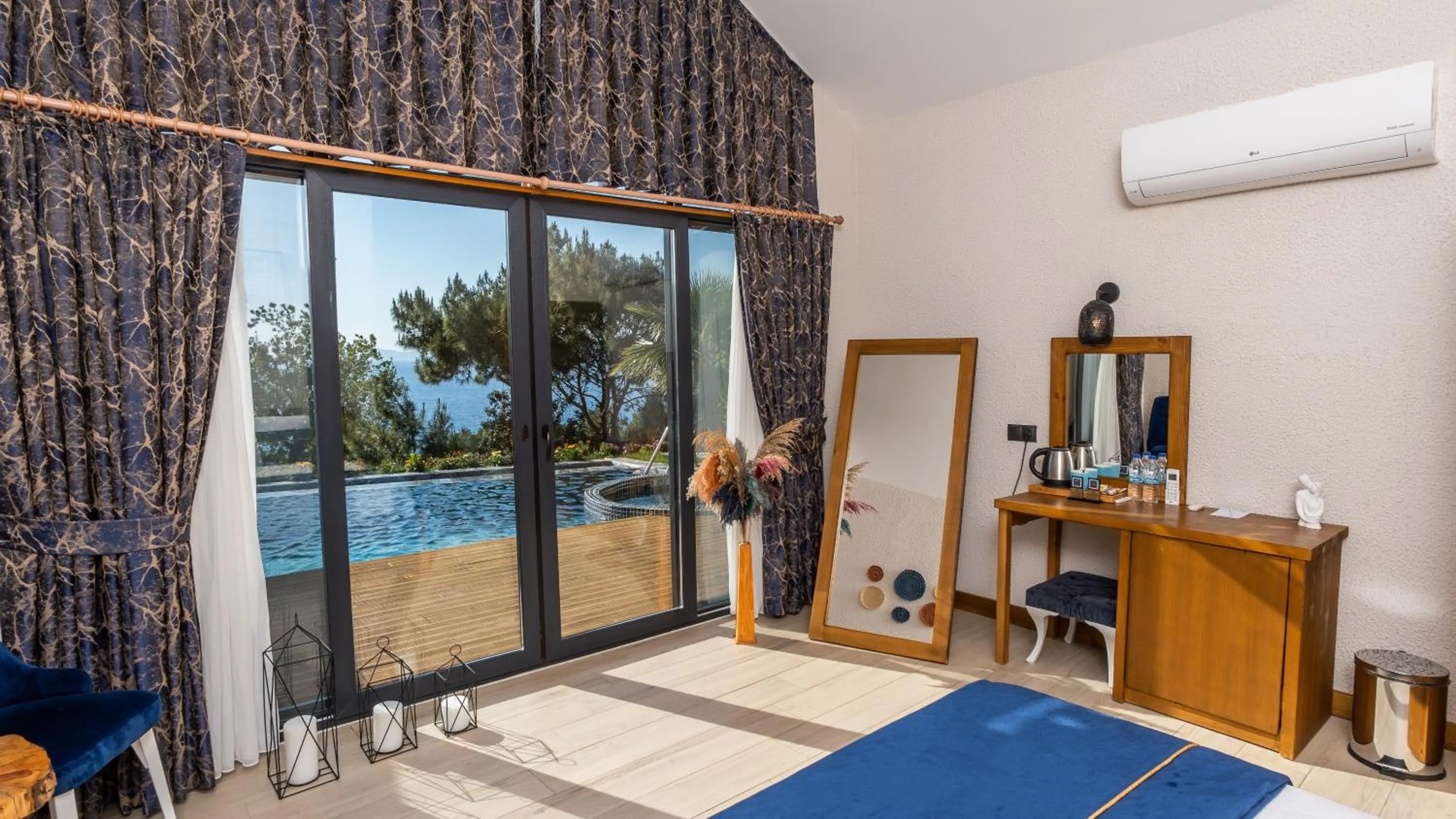 Photo of the whole room in Vista Del Amor Faralya