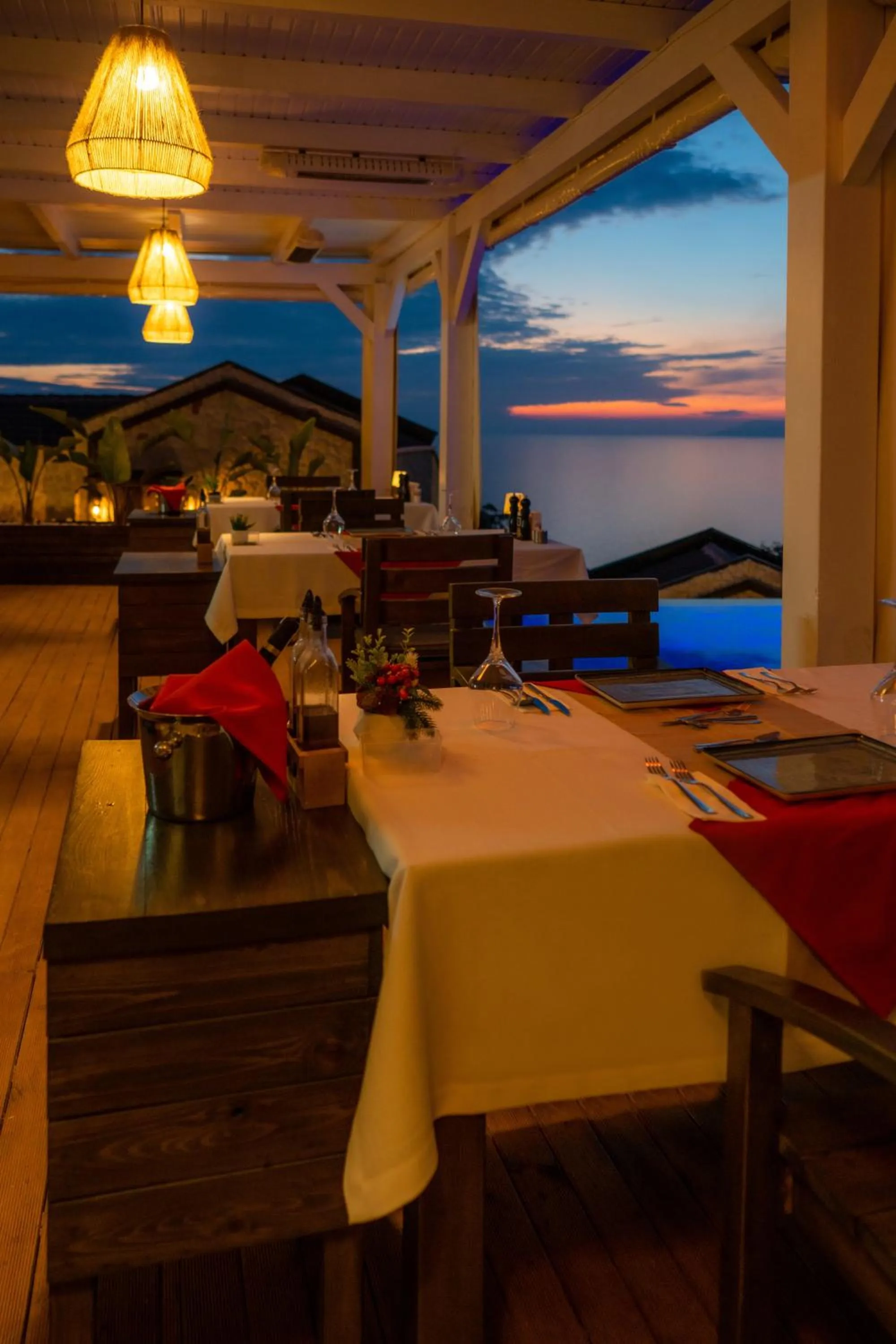 Restaurant/places to eat in Vista Del Amor Faralya