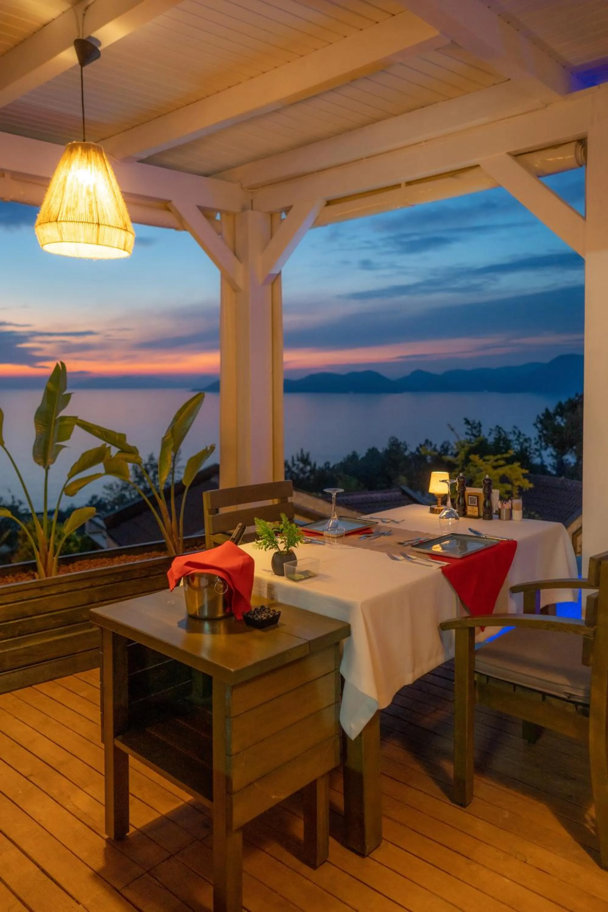 Restaurant/places to eat in Vista Del Amor Faralya