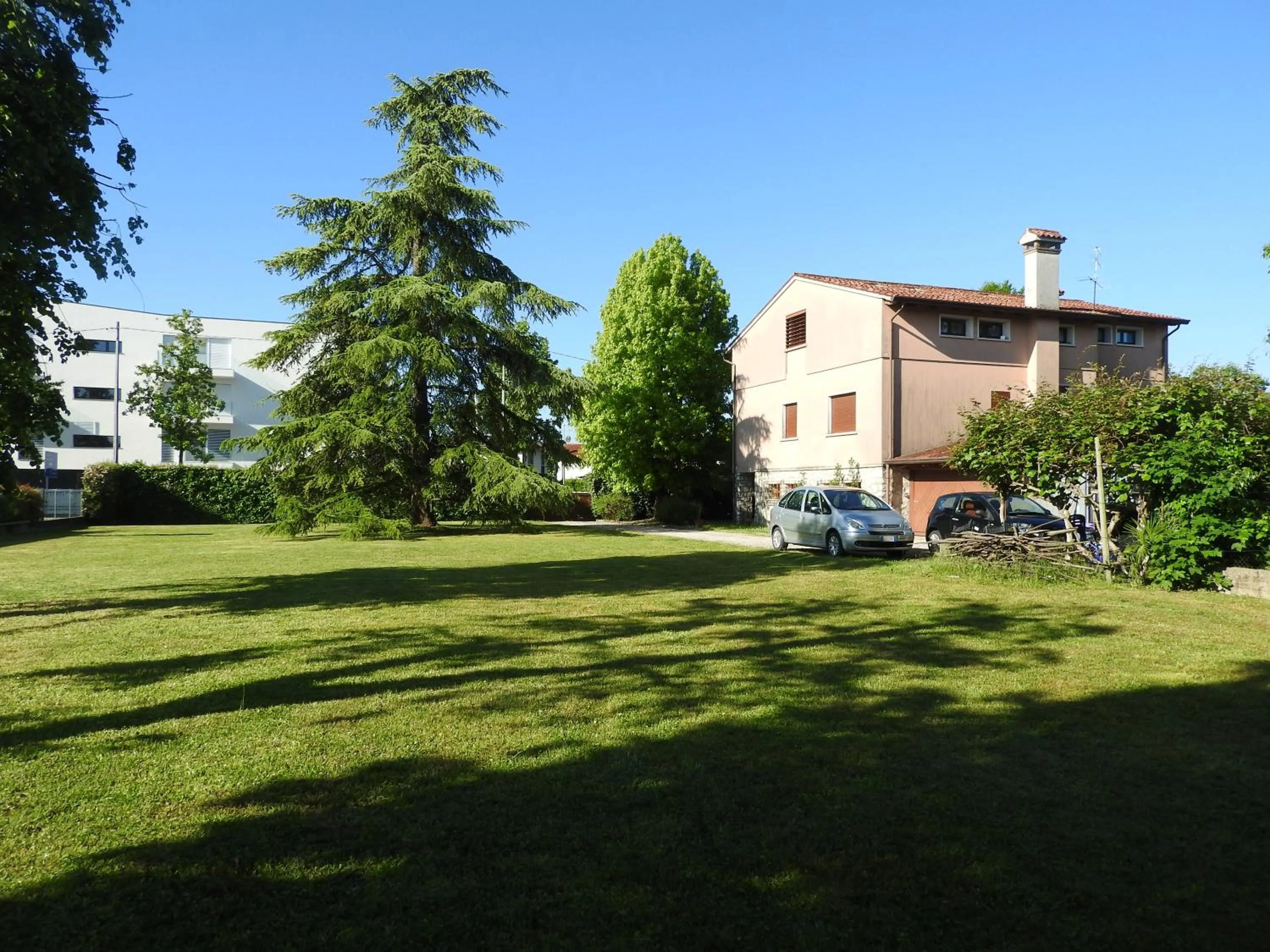 Property building in Villa Venezia