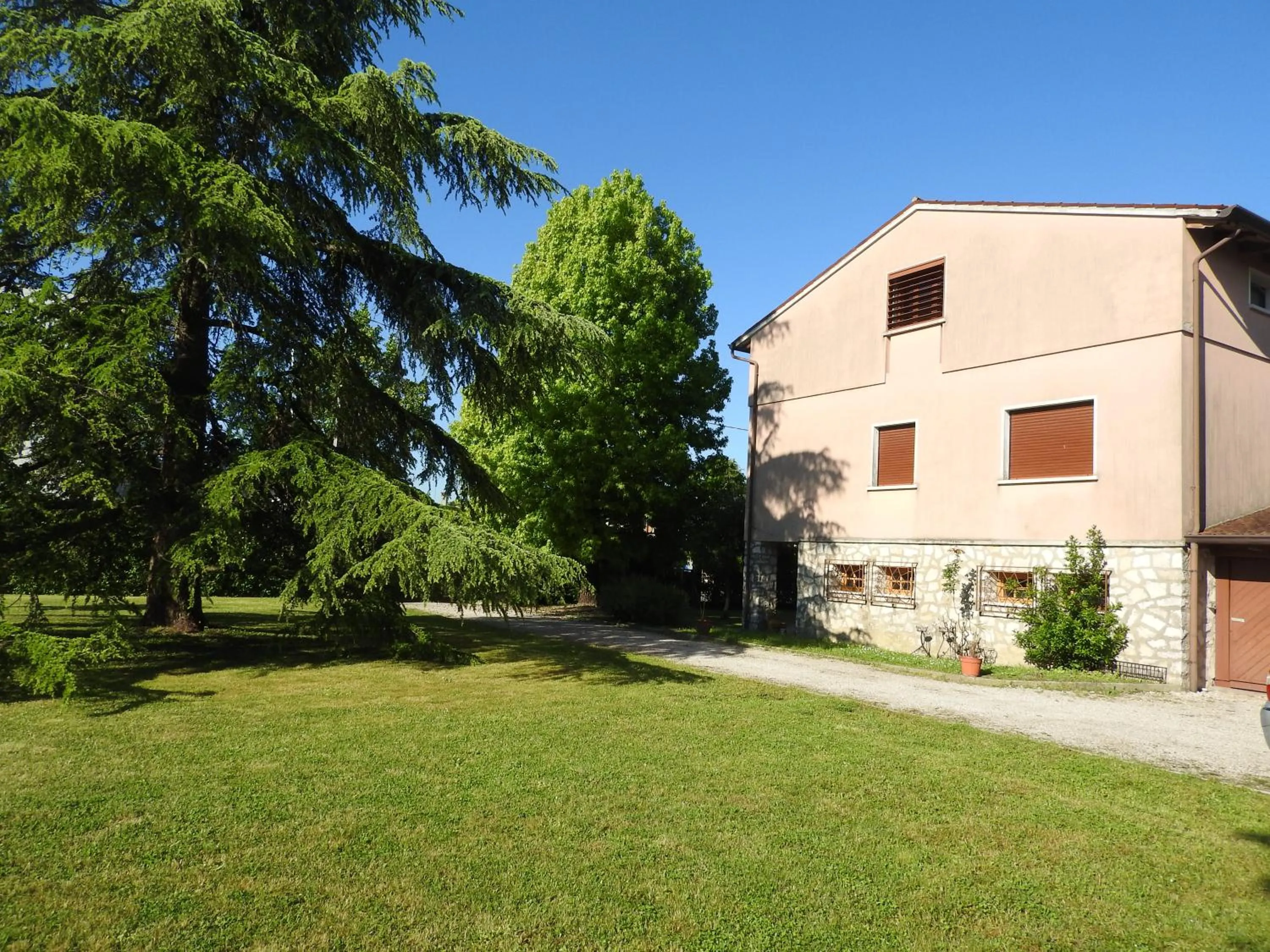 Property building in Villa Venezia