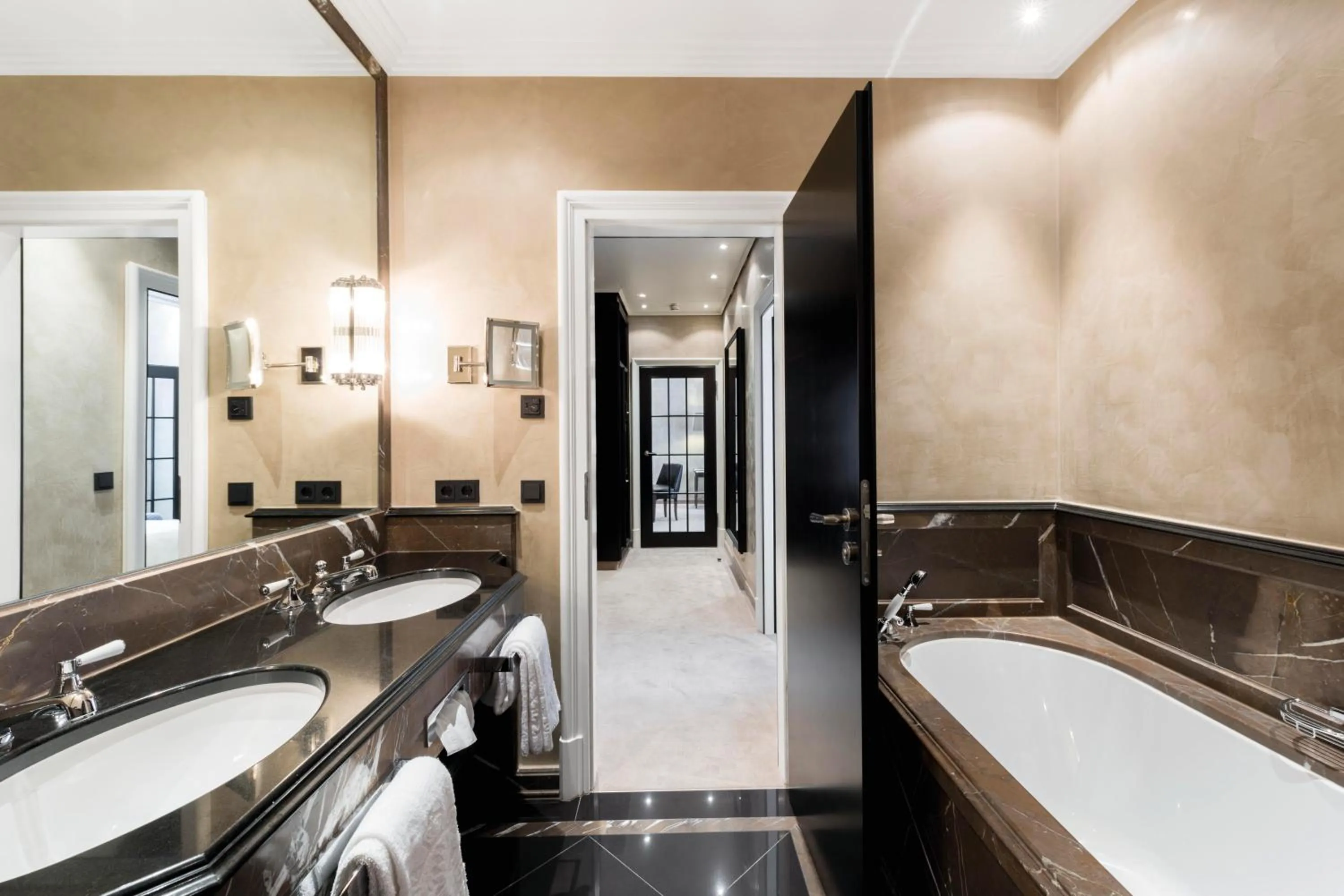 Bathroom in Hotel Bayerischer Hof