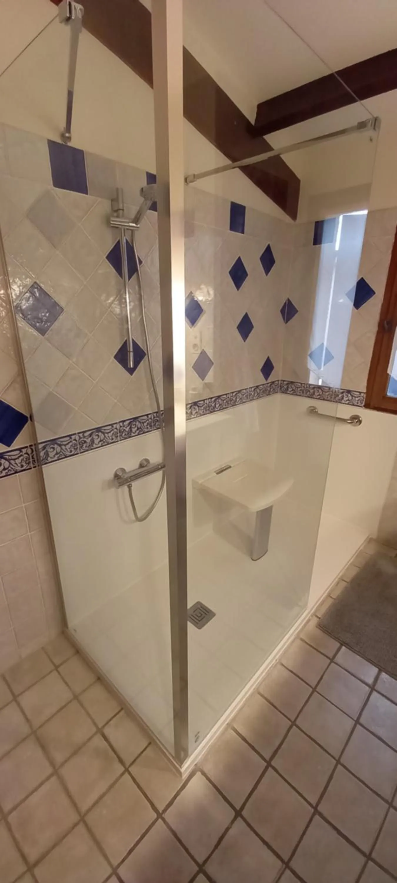 Shower in Chambres d'hôtes Elisa & Etienne