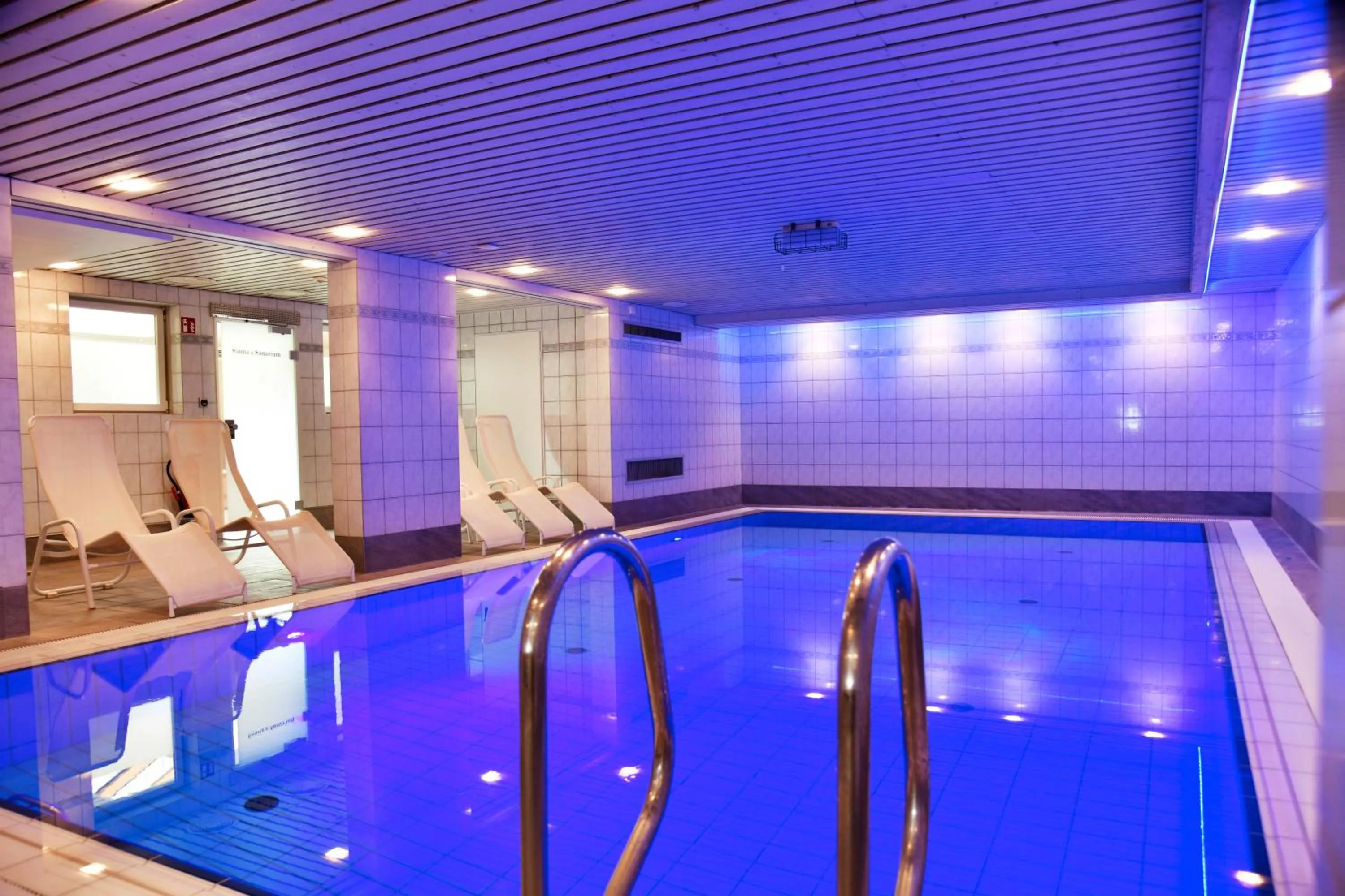 Swimming pool in Landhotel Hermannshöhe