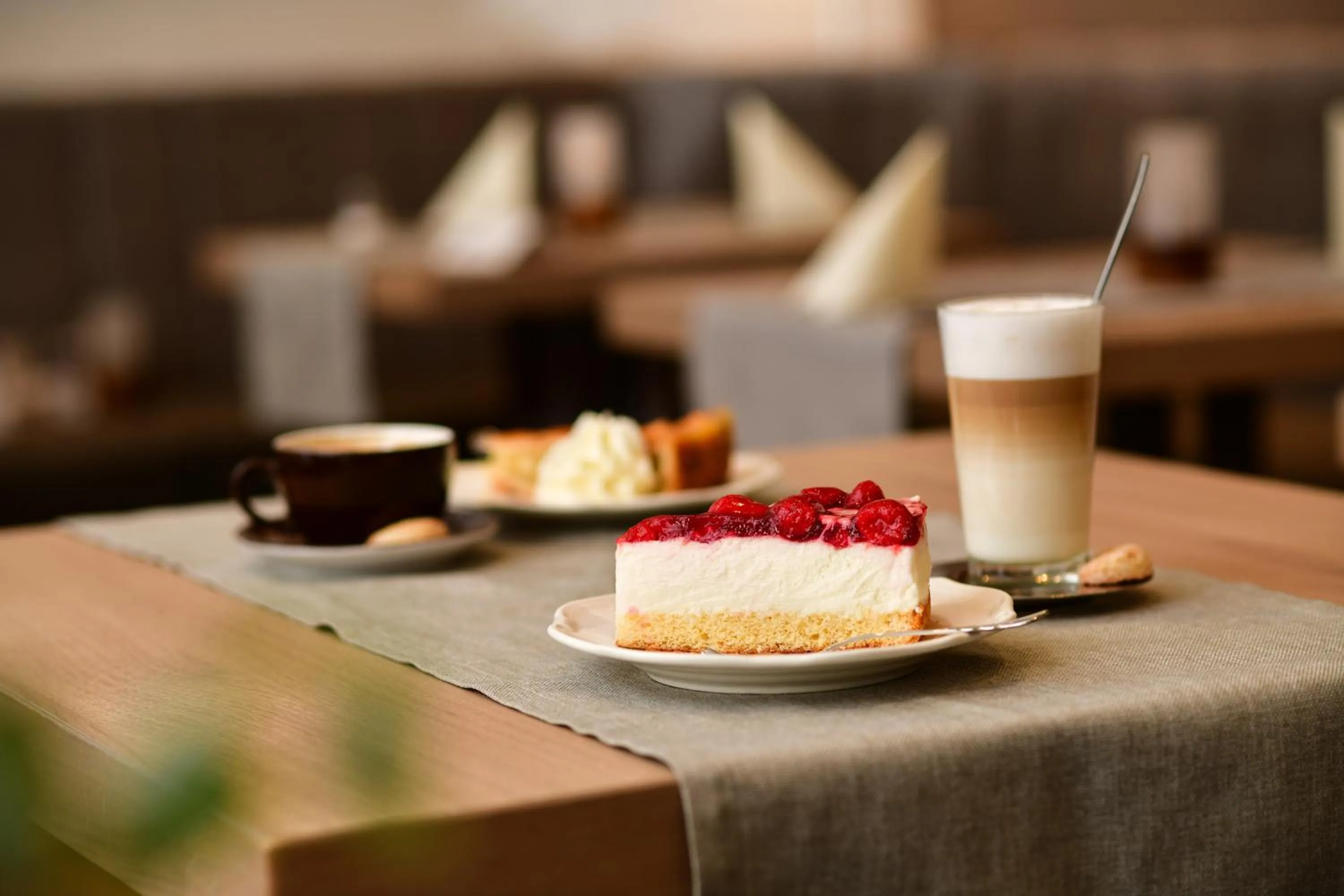 Restaurant/places to eat in Landhotel Hermannshöhe