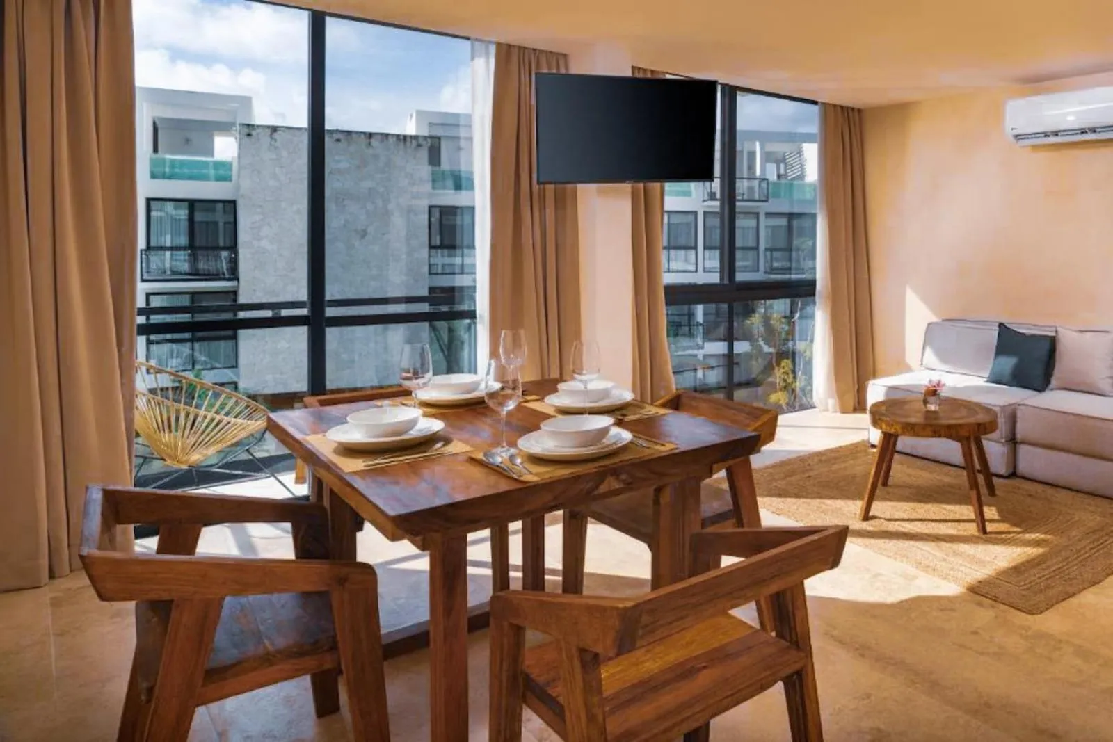 Dining area in The Waves Tulum by BNB Experience