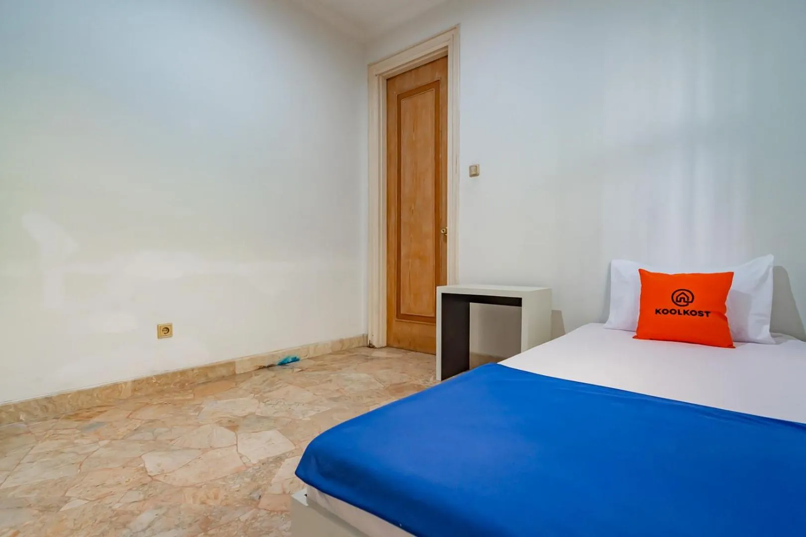 Bedroom in KoolKost near Simpang Dago 2 (Minimum Stay 6 Nights)