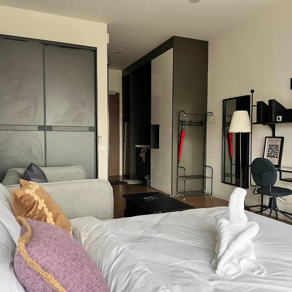 Bed in Ceylonz Suites by Living Signature