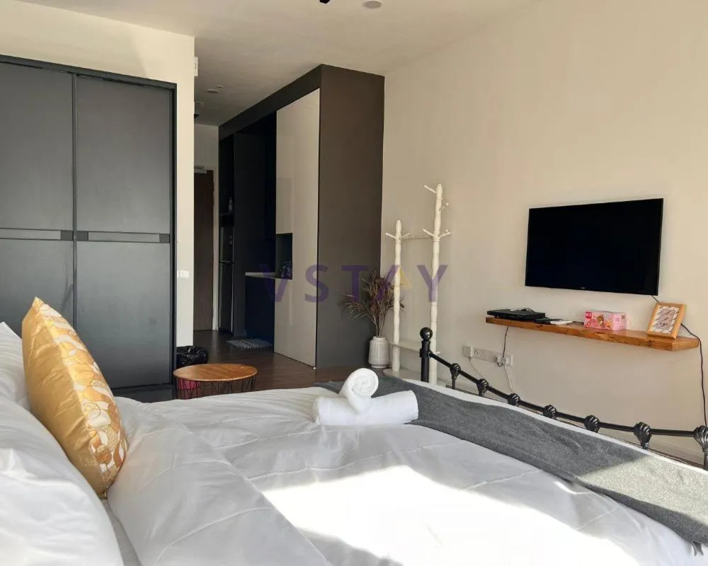 Bed in Ceylonz Suites by Living Signature