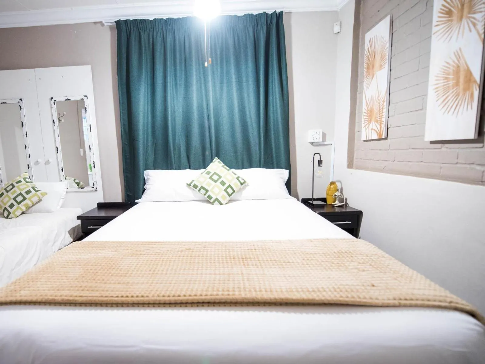 Bed in Cottonwood Guesthouse Oasis