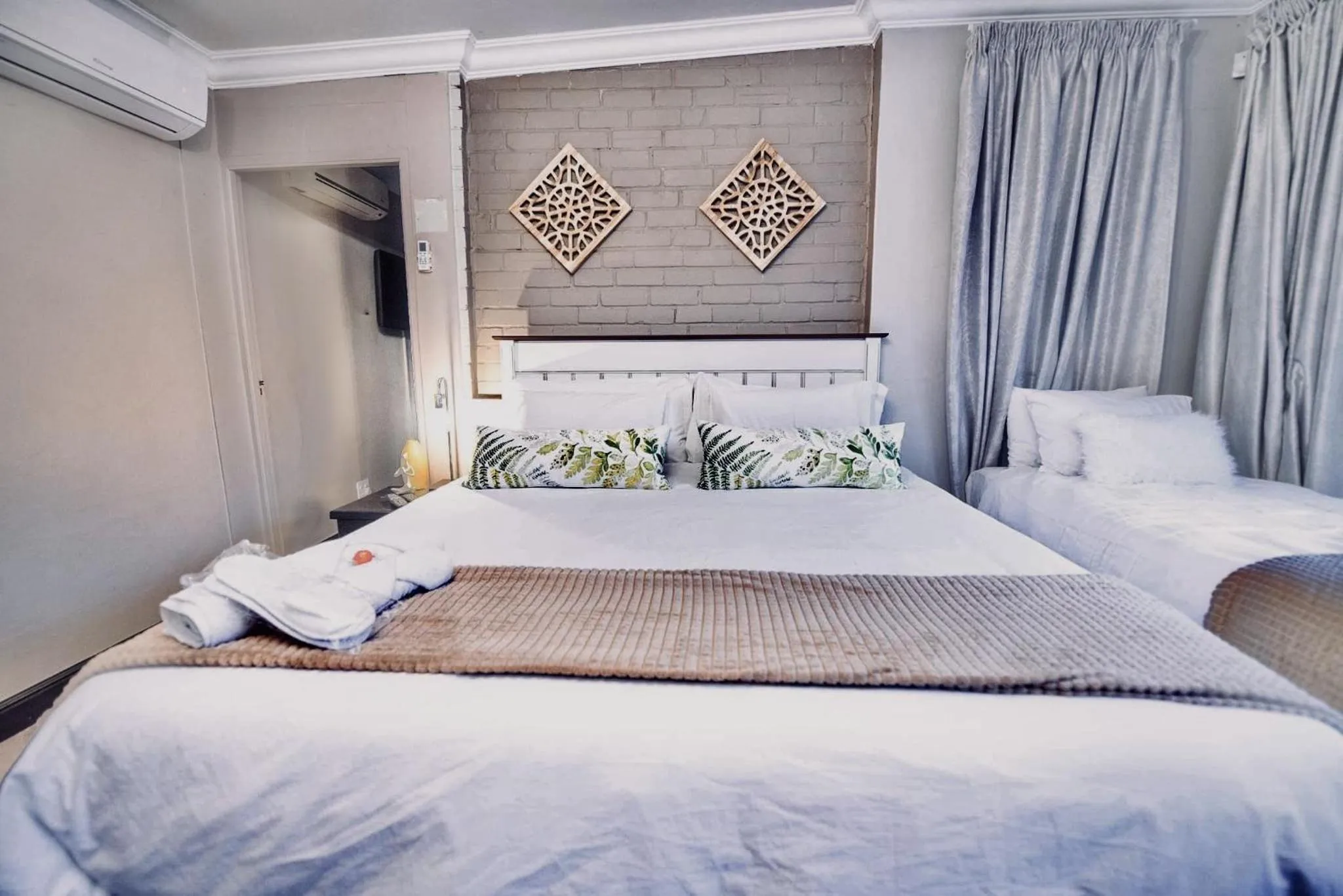 Bed in Cottonwood Guesthouse Oasis