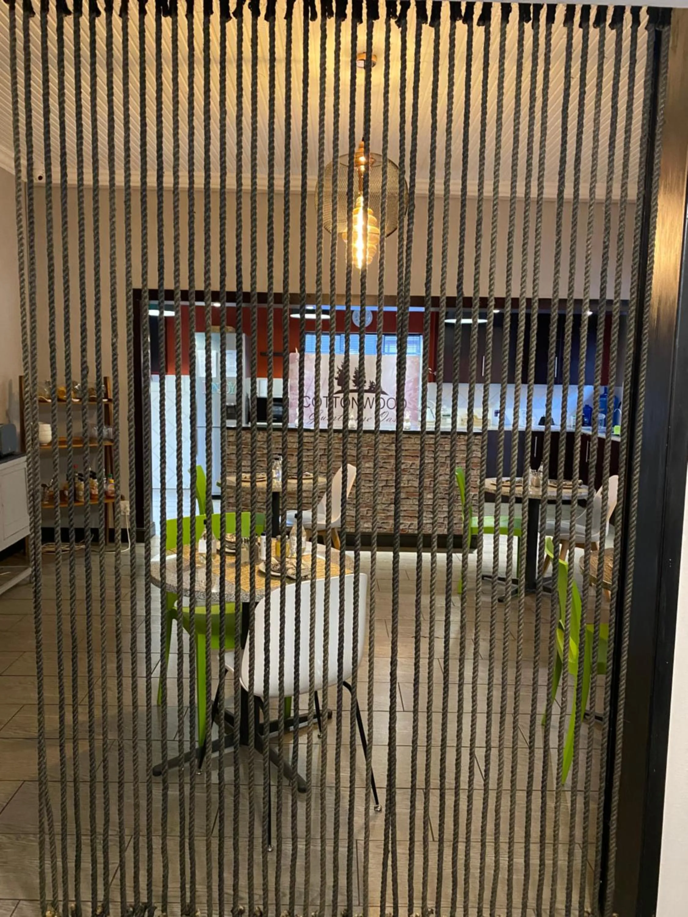 Breakfast in Cottonwood Guesthouse Oasis