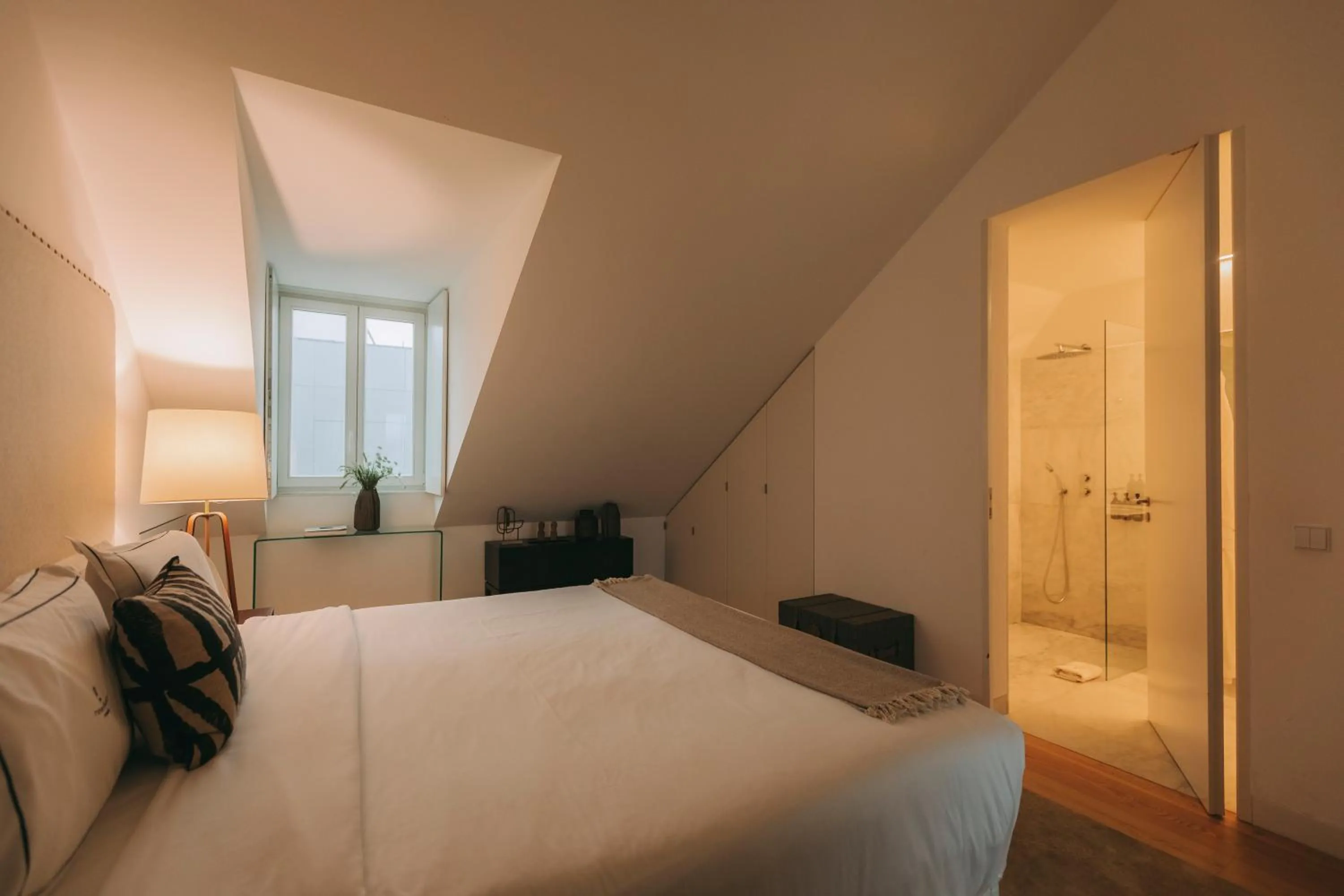 Bedroom, Bed in Torel Palace Lisbon