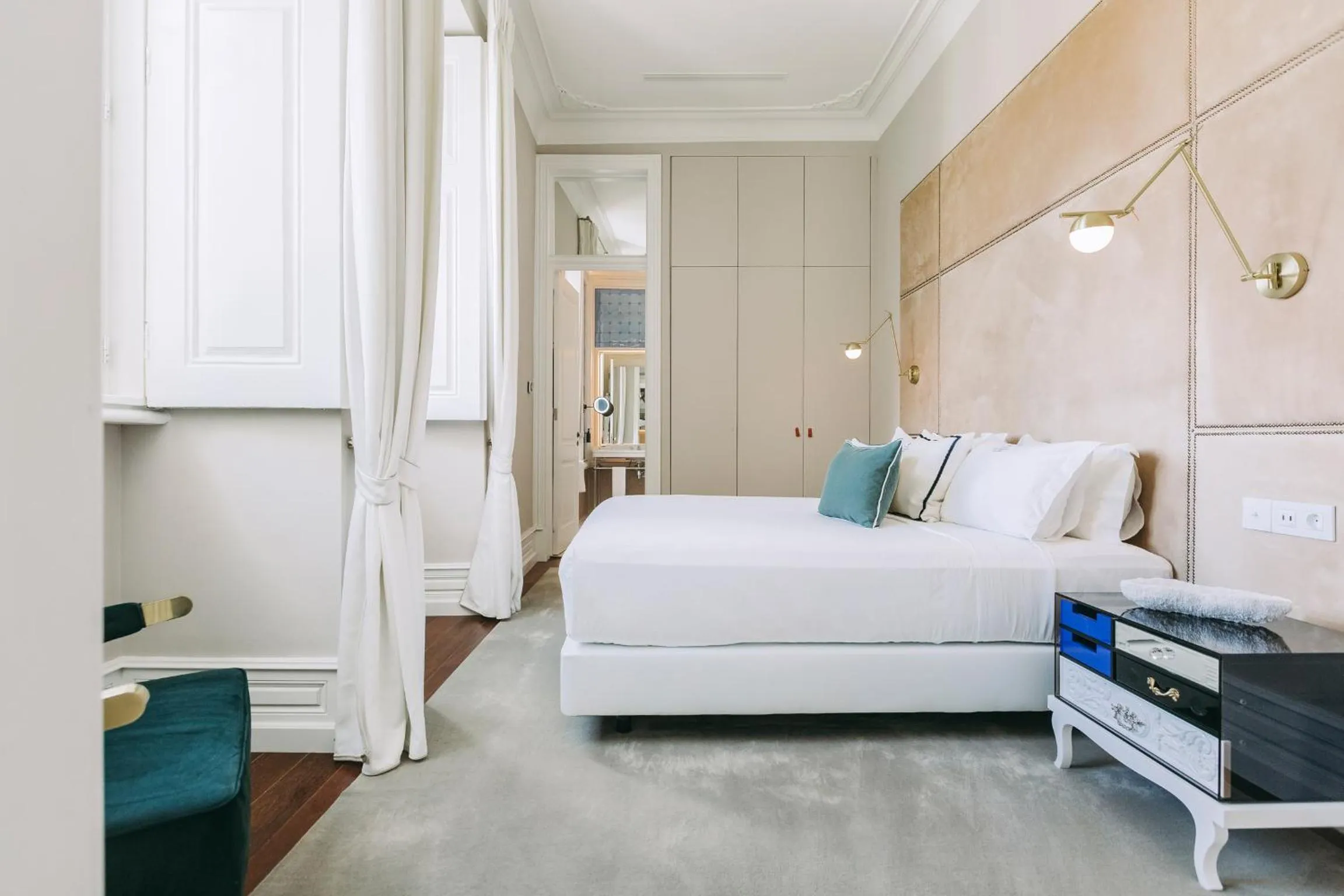 Bedroom, Bed in Torel Palace Lisbon