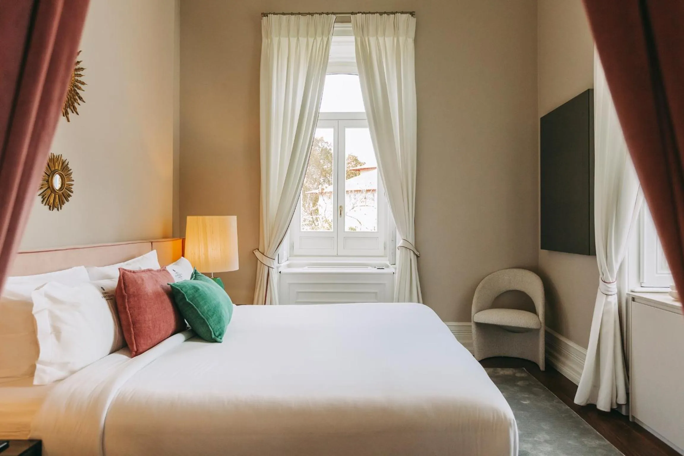 Bedroom, Bed in Torel Palace Lisbon