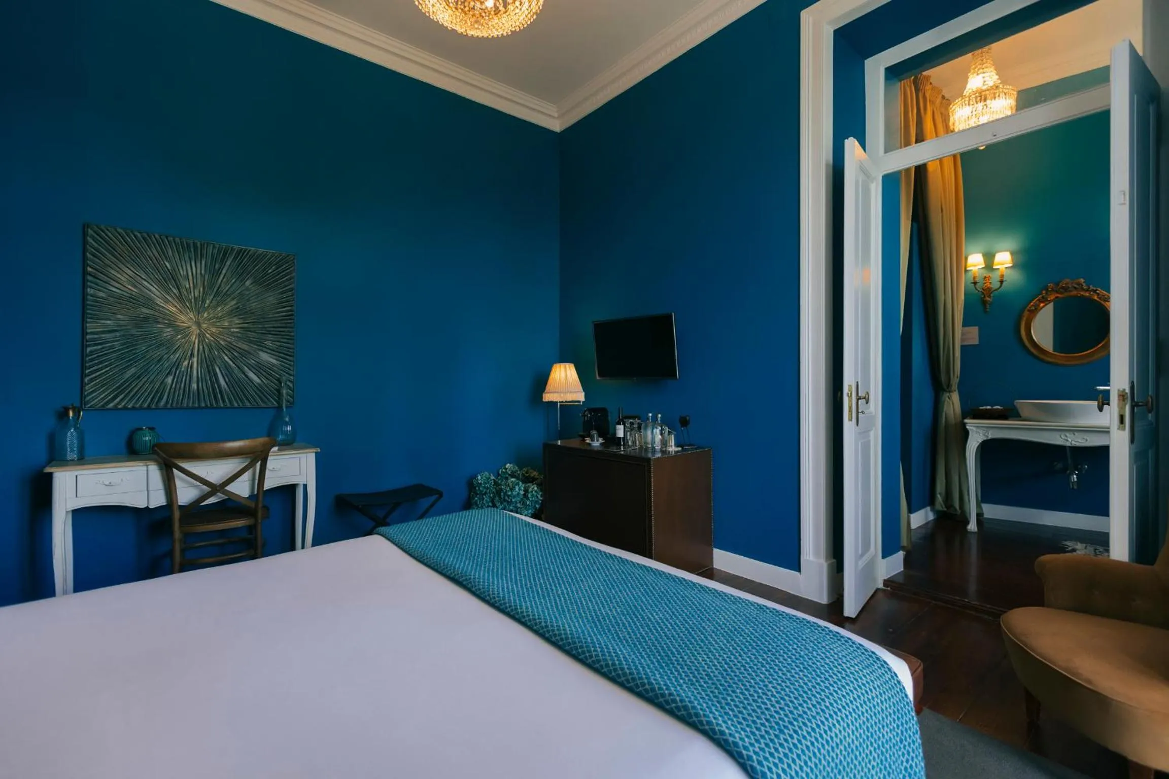 Bedroom, Bed in Torel Palace Lisbon